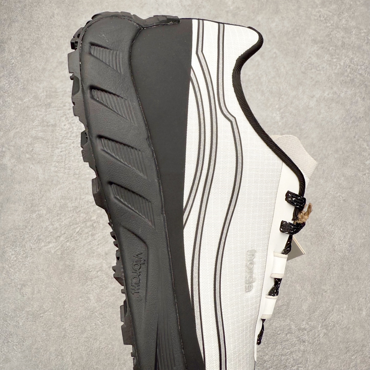 图片[6]-＃纯原 NORDA 002 轻便户外运动舒适防滑耐磨低帮跑步鞋 Norda是一个来自加拿大的品牌，由两位越野跑者Nicholas Martire 和Willamina Martire夫妇联合其他两位合作者创立，旨在打造全球最佳的越野跑鞋。在品牌正式成立之前，他们邀请了运动员、艺术家和材料专家，共同讨论如何塑造这个全新的品牌。最终，Norda品牌在2020年正式成立，但他们的第一双鞋子Norda001直到2022年1月才发布。在品牌成立的三年里，Norda总共只推出了两款跑鞋，但在配色和其他品牌的合作上却频频发力。包括Zegna、Ciele和Satisfy等跑步圈里的当红品牌，都进行了联名。Zegna更是在今年年初收购了一部分Norda的股份，并宣称将会在未来投入更多资金支持品牌的发展。尺码：36 36.5 37.5 38 38.5 39 40 40.5 41 42 42.5 43 44 44.5 45 46-选品中心