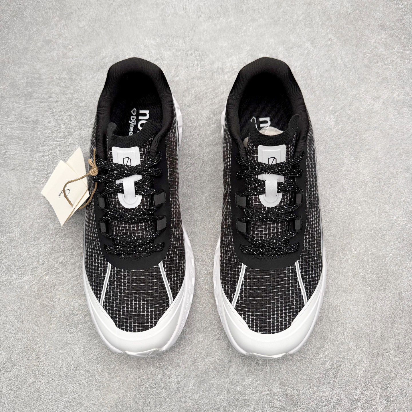 图片[2]-＃纯原 NORDA 002 轻便户外运动舒适防滑耐磨低帮跑步鞋 Norda是一个来自加拿大的品牌，由两位越野跑者Nicholas Martire 和Willamina Martire夫妇联合其他两位合作者创立，旨在打造全球最佳的越野跑鞋。在品牌正式成立之前，他们邀请了运动员、艺术家和材料专家，共同讨论如何塑造这个全新的品牌。最终，Norda品牌在2020年正式成立，但他们的第一双鞋子Norda001直到2022年1月才发布。在品牌成立的三年里，Norda总共只推出了两款跑鞋，但在配色和其他品牌的合作上却频频发力。包括Zegna、Ciele和Satisfy等跑步圈里的当红品牌，都进行了联名。Zegna更是在今年年初收购了一部分Norda的股份，并宣称将会在未来投入更多资金支持品牌的发展。尺码：36 36.5 37.5 38 38.5 39 40 40.5 41 42 42.5 43 44 44.5 45 46-选品中心