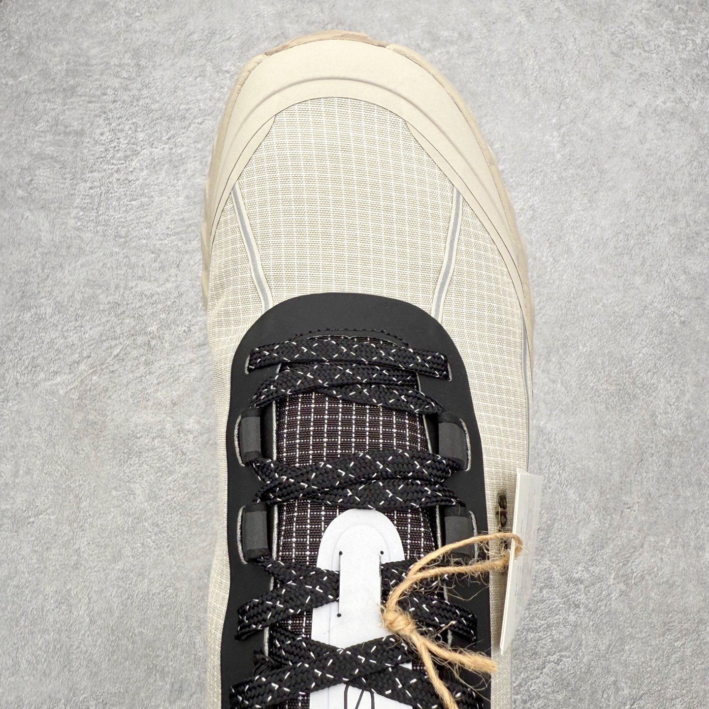 图片[4]-＃纯原 NORDA 002 轻便户外运动舒适防滑耐磨低帮跑步鞋 Norda是一个来自加拿大的品牌，由两位越野跑者Nicholas Martire 和Willamina Martire夫妇联合其他两位合作者创立，旨在打造全球最佳的越野跑鞋。在品牌正式成立之前，他们邀请了运动员、艺术家和材料专家，共同讨论如何塑造这个全新的品牌。最终，Norda品牌在2020年正式成立，但他们的第一双鞋子Norda001直到2022年1月才发布。在品牌成立的三年里，Norda总共只推出了两款跑鞋，但在配色和其他品牌的合作上却频频发力。包括Zegna、Ciele和Satisfy等跑步圈里的当红品牌，都进行了联名。Zegna更是在今年年初收购了一部分Norda的股份，并宣称将会在未来投入更多资金支持品牌的发展。尺码：36 36.5 37.5 38 38.5 39 40 40.5 41 42 42.5 43 44 44.5 45 46-选品中心