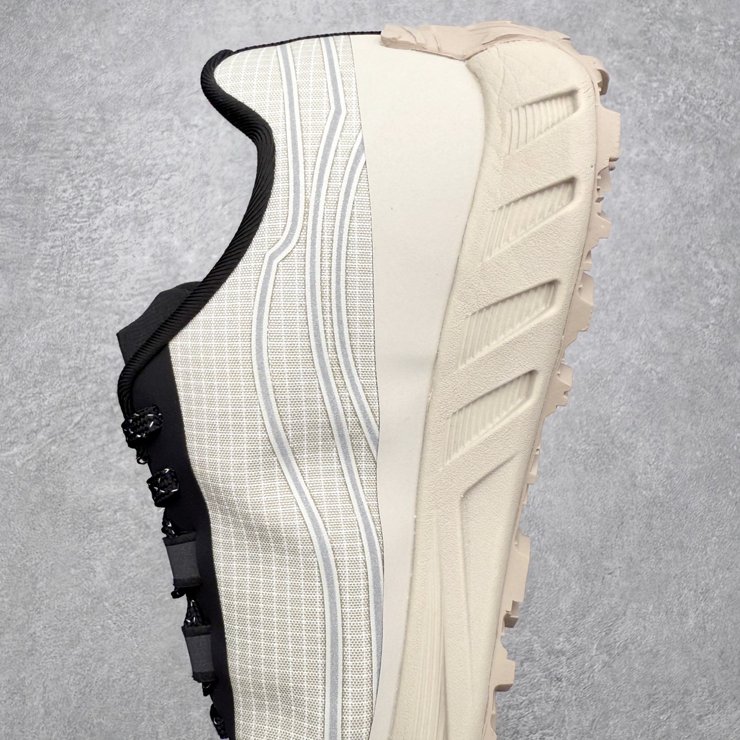 图片[7]-＃纯原 NORDA 002 轻便户外运动舒适防滑耐磨低帮跑步鞋 Norda是一个来自加拿大的品牌，由两位越野跑者Nicholas Martire 和Willamina Martire夫妇联合其他两位合作者创立，旨在打造全球最佳的越野跑鞋。在品牌正式成立之前，他们邀请了运动员、艺术家和材料专家，共同讨论如何塑造这个全新的品牌。最终，Norda品牌在2020年正式成立，但他们的第一双鞋子Norda001直到2022年1月才发布。在品牌成立的三年里，Norda总共只推出了两款跑鞋，但在配色和其他品牌的合作上却频频发力。包括Zegna、Ciele和Satisfy等跑步圈里的当红品牌，都进行了联名。Zegna更是在今年年初收购了一部分Norda的股份，并宣称将会在未来投入更多资金支持品牌的发展。尺码：36 36.5 37.5 38 38.5 39 40 40.5 41 42 42.5 43 44 44.5 45 46-选品中心