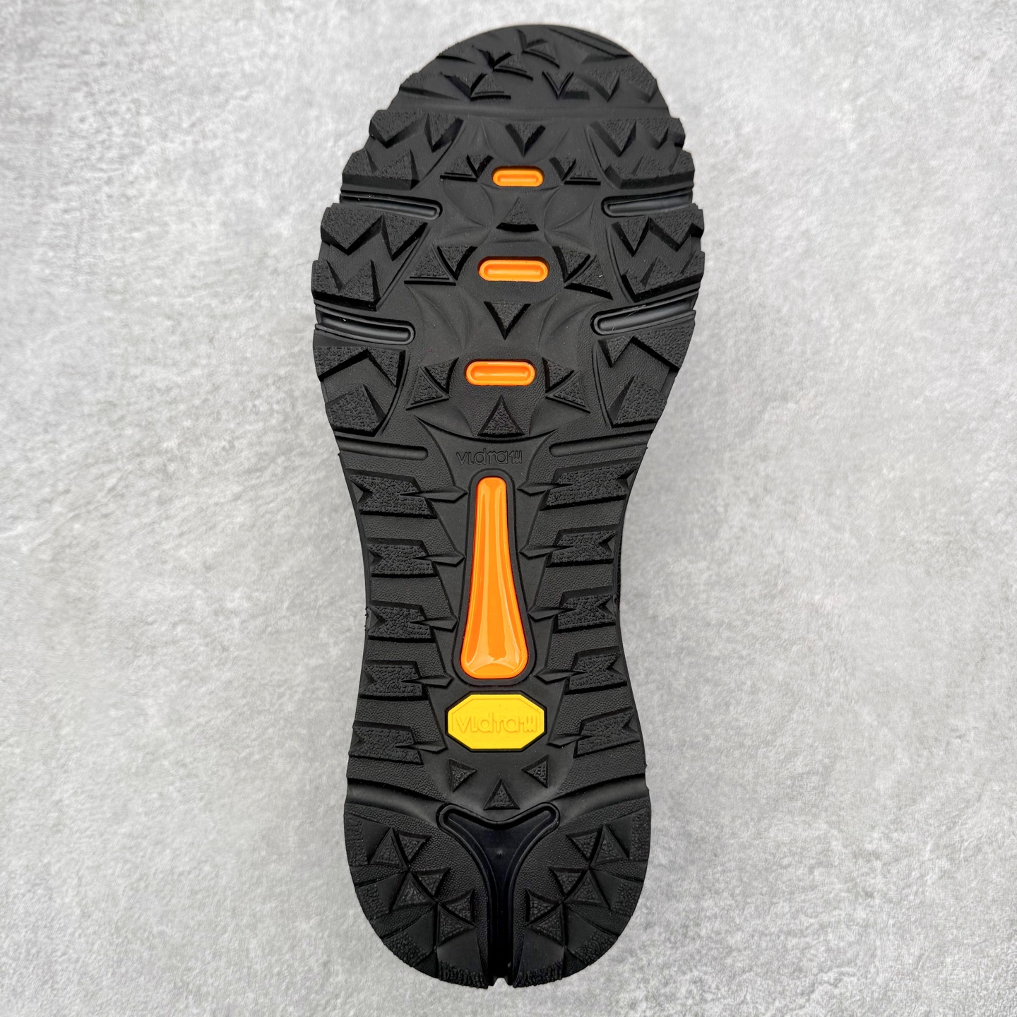 图片[9]-MYSTERY RANCH x Danner 丹纳 Trail 2650 跑步登山徒步反毛皮织物减震防滑耐磨防水透气低帮跑步鞋 鞋面采用反毛皮与织物拼接，兼具防水与透气性能。低帮设计搭配系带闭合，行走灵活不束缚。鞋底侧重防滑耐磨，搭配减震功能，适合户外复杂路况。OrthoLite鞋垫能缓解长时间运动疲劳，黑橙配色经典且富有活力。 尺码：35 36 37 38 39 40 41 42 43 44 45-选品中心