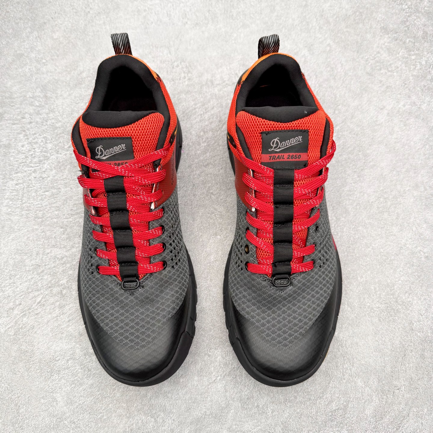 图片[2]-MYSTERY RANCH x Danner 丹纳 Trail 2650 跑步登山徒步反毛皮织物减震防滑耐磨防水透气低帮跑步鞋 鞋面采用反毛皮与织物拼接，兼具防水与透气性能。低帮设计搭配系带闭合，行走灵活不束缚。鞋底侧重防滑耐磨，搭配减震功能，适合户外复杂路况。OrthoLite鞋垫能缓解长时间运动疲劳，黑橙配色经典且富有活力。 尺码：35 36 37 38 39 40 41 42 43 44 45-选品中心