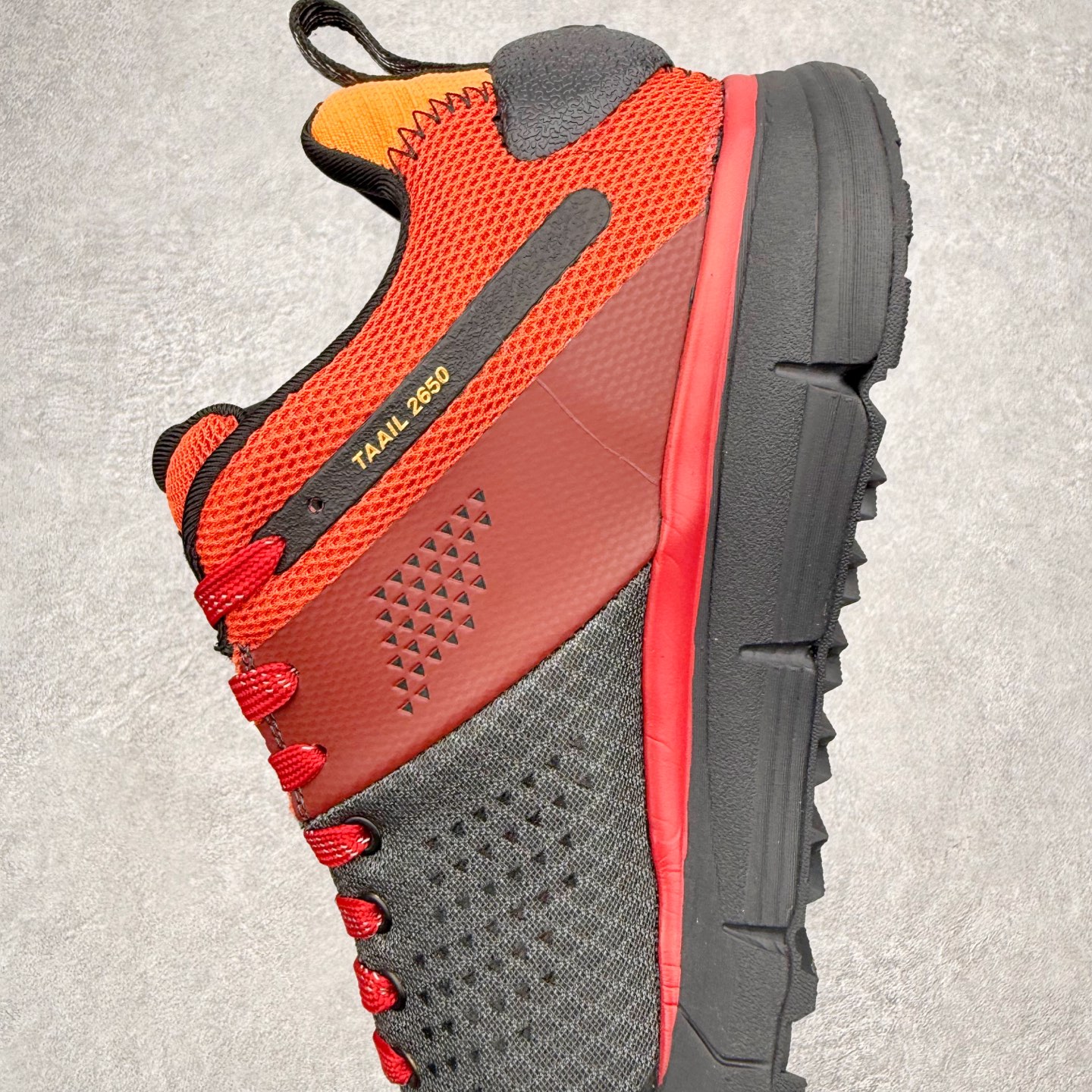 图片[7]-MYSTERY RANCH x Danner 丹纳 Trail 2650 跑步登山徒步反毛皮织物减震防滑耐磨防水透气低帮跑步鞋 鞋面采用反毛皮与织物拼接，兼具防水与透气性能。低帮设计搭配系带闭合，行走灵活不束缚。鞋底侧重防滑耐磨，搭配减震功能，适合户外复杂路况。OrthoLite鞋垫能缓解长时间运动疲劳，黑橙配色经典且富有活力。 尺码：35 36 37 38 39 40 41 42 43 44 45-选品中心