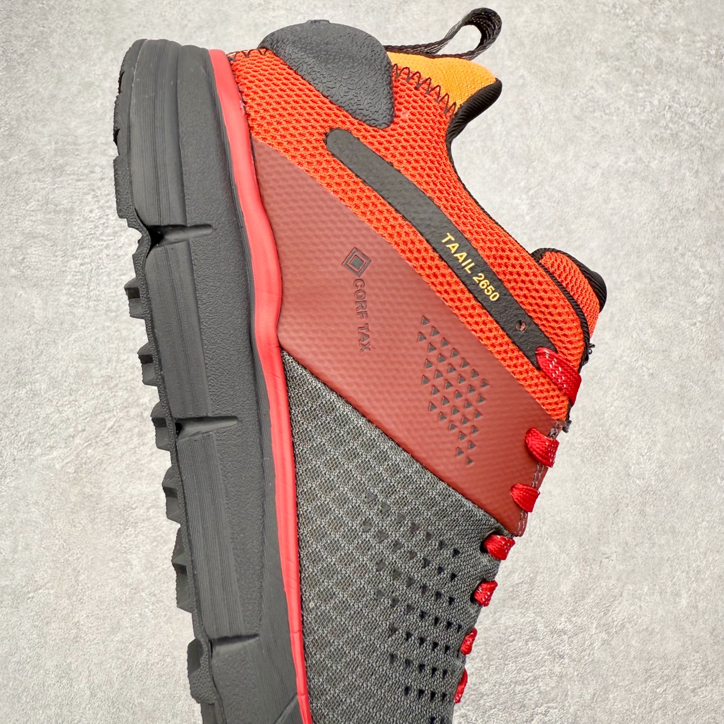 图片[6]-MYSTERY RANCH x Danner 丹纳 Trail 2650 跑步登山徒步反毛皮织物减震防滑耐磨防水透气低帮跑步鞋 鞋面采用反毛皮与织物拼接，兼具防水与透气性能。低帮设计搭配系带闭合，行走灵活不束缚。鞋底侧重防滑耐磨，搭配减震功能，适合户外复杂路况。OrthoLite鞋垫能缓解长时间运动疲劳，黑橙配色经典且富有活力。 尺码：35 36 37 38 39 40 41 42 43 44 45-选品中心