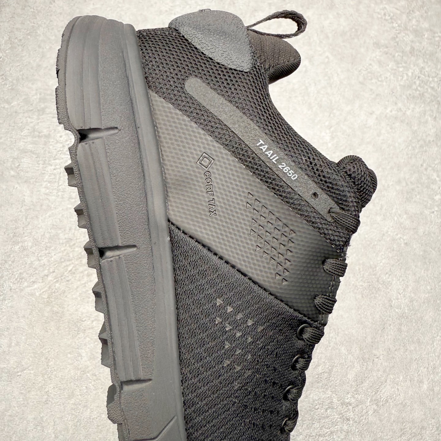 图片[6]-MYSTERY RANCH x Danner 丹纳 Trail 2650 跑步登山徒步反毛皮织物减震防滑耐磨防水透气低帮跑步鞋 鞋面采用反毛皮与织物拼接，兼具防水与透气性能。低帮设计搭配系带闭合，行走灵活不束缚。鞋底侧重防滑耐磨，搭配减震功能，适合户外复杂路况。OrthoLite鞋垫能缓解长时间运动疲劳，黑橙配色经典且富有活力。 尺码：35 36 37 38 39 40 41 42 43 44 45-选品中心