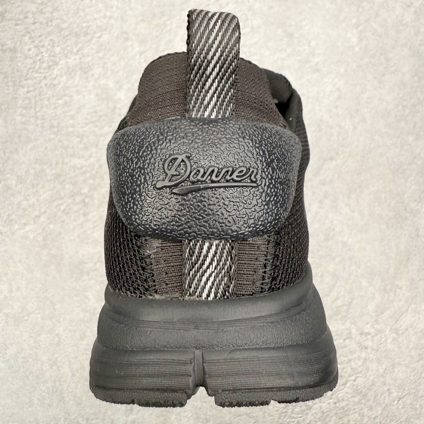 图片[8]-MYSTERY RANCH x Danner 丹纳 Trail 2650 跑步登山徒步反毛皮织物减震防滑耐磨防水透气低帮跑步鞋 鞋面采用反毛皮与织物拼接，兼具防水与透气性能。低帮设计搭配系带闭合，行走灵活不束缚。鞋底侧重防滑耐磨，搭配减震功能，适合户外复杂路况。OrthoLite鞋垫能缓解长时间运动疲劳，黑橙配色经典且富有活力。 尺码：35 36 37 38 39 40 41 42 43 44 45-选品中心