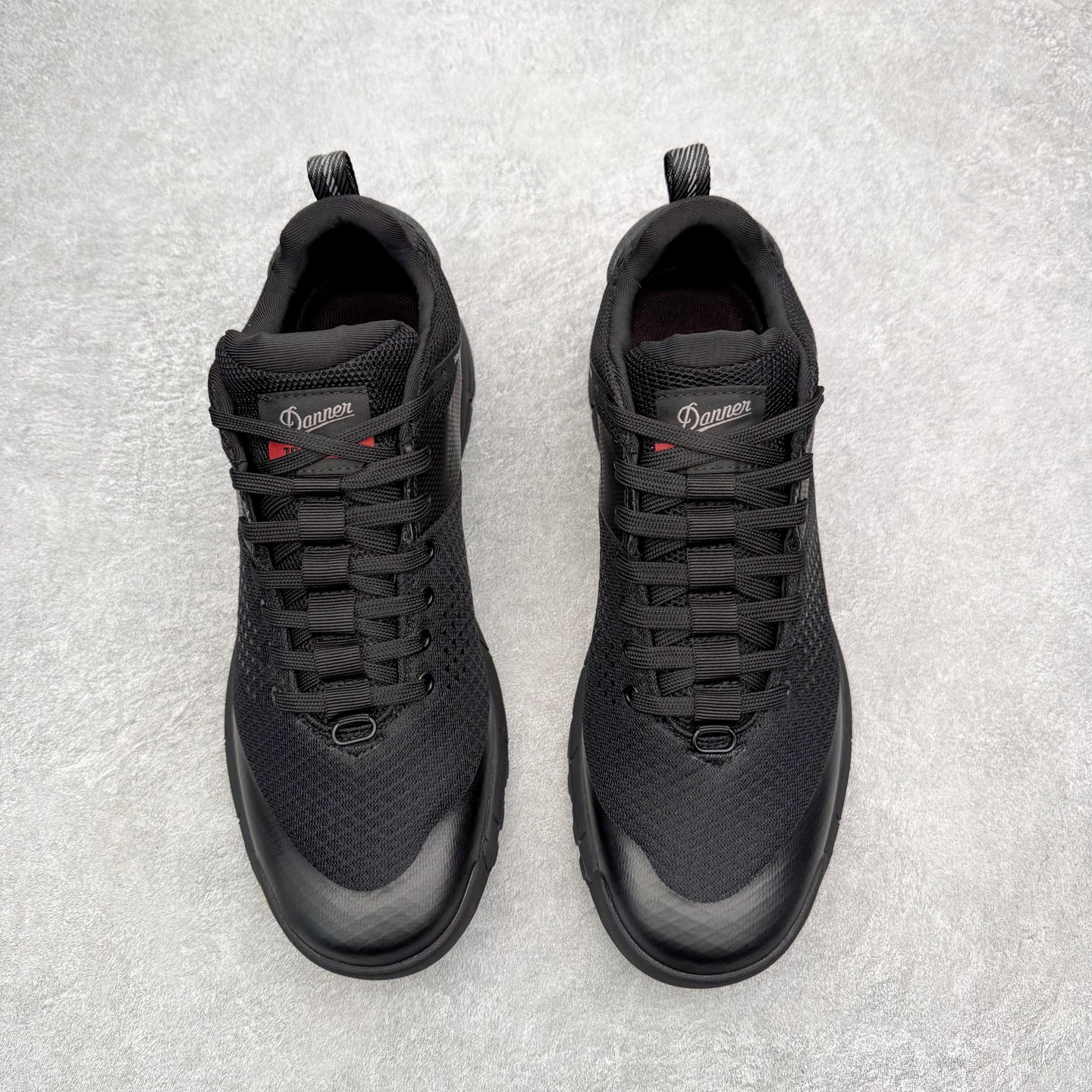 图片[2]-MYSTERY RANCH x Danner 丹纳 Trail 2650 跑步登山徒步反毛皮织物减震防滑耐磨防水透气低帮跑步鞋 鞋面采用反毛皮与织物拼接，兼具防水与透气性能。低帮设计搭配系带闭合，行走灵活不束缚。鞋底侧重防滑耐磨，搭配减震功能，适合户外复杂路况。OrthoLite鞋垫能缓解长时间运动疲劳，黑橙配色经典且富有活力。 尺码：35 36 37 38 39 40 41 42 43 44 45-选品中心