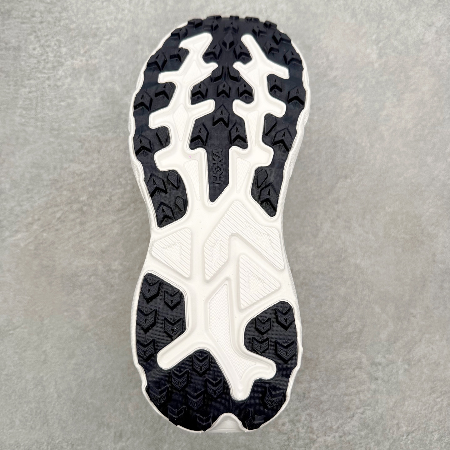 图片[9]-HOKA ONE ONE Challenger ATR 8 挑战者八代轻便耐磨防滑跑步鞋 新一代Challenger泡棉中底减重10% 增加3mm强化缓震、打造Q弹脚感 后跟采用延伸设计 加强跟腱保护、便于穿脱 搭配环保工程网布增加透气、短靴细节防止碎石进入 重新设计的大底以轮胎刻纹为灵感 以更密集的全大底水波刻纹 搭配加大面积的高耐磨橡胶与4mm大刻纹设计 增加整体抓地力与稳定性 尺码：36 36.5 37.5 38 38.5 39 40 40.5 41 42 42.5 43 44 44.5 45-选品中心