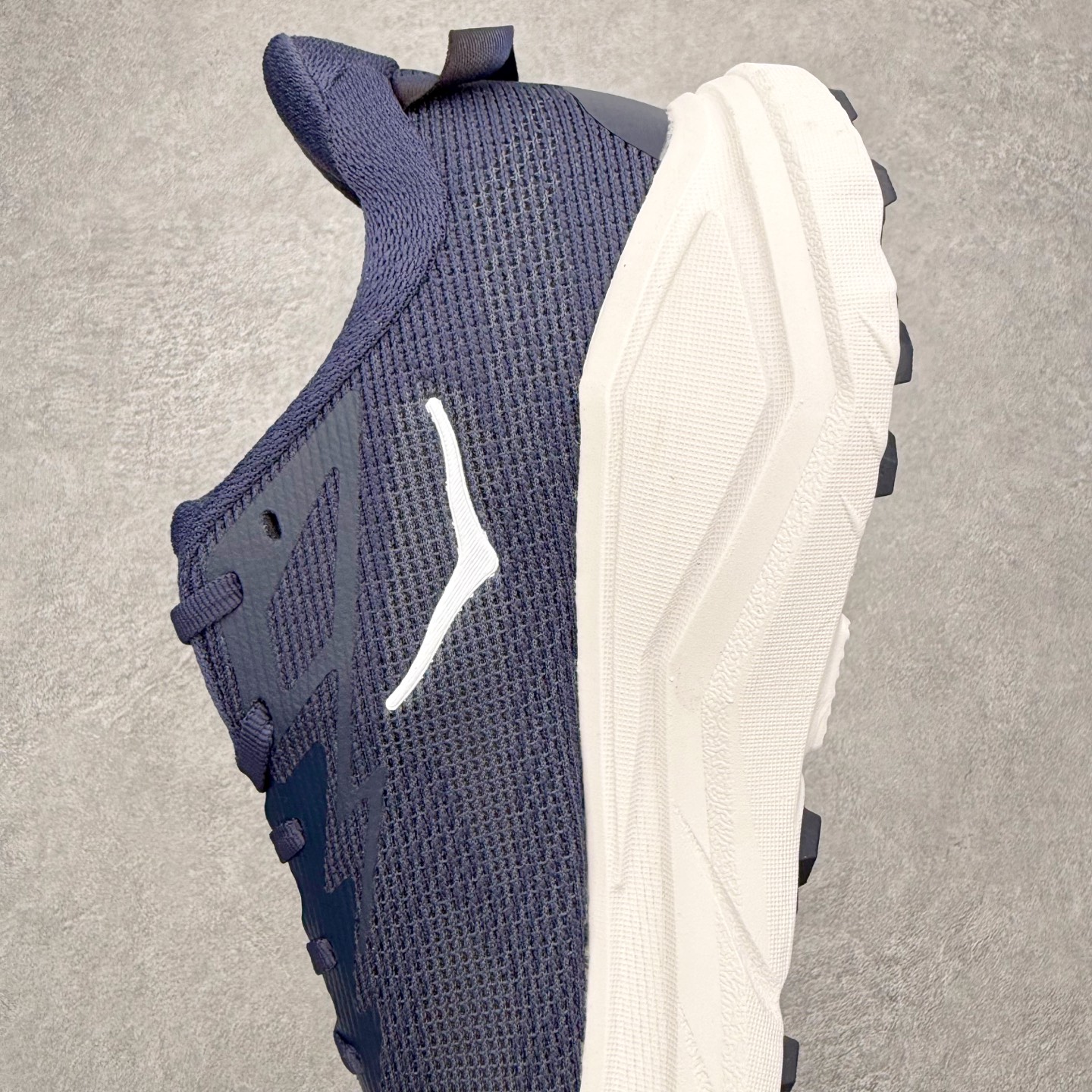 图片[7]-HOKA ONE ONE Challenger ATR 8 挑战者八代轻便耐磨防滑跑步鞋 新一代Challenger泡棉中底减重10% 增加3mm强化缓震、打造Q弹脚感 后跟采用延伸设计 加强跟腱保护、便于穿脱 搭配环保工程网布增加透气、短靴细节防止碎石进入 重新设计的大底以轮胎刻纹为灵感 以更密集的全大底水波刻纹 搭配加大面积的高耐磨橡胶与4mm大刻纹设计 增加整体抓地力与稳定性 尺码：36 36.5 37.5 38 38.5 39 40 40.5 41 42 42.5 43 44 44.5 45-选品中心