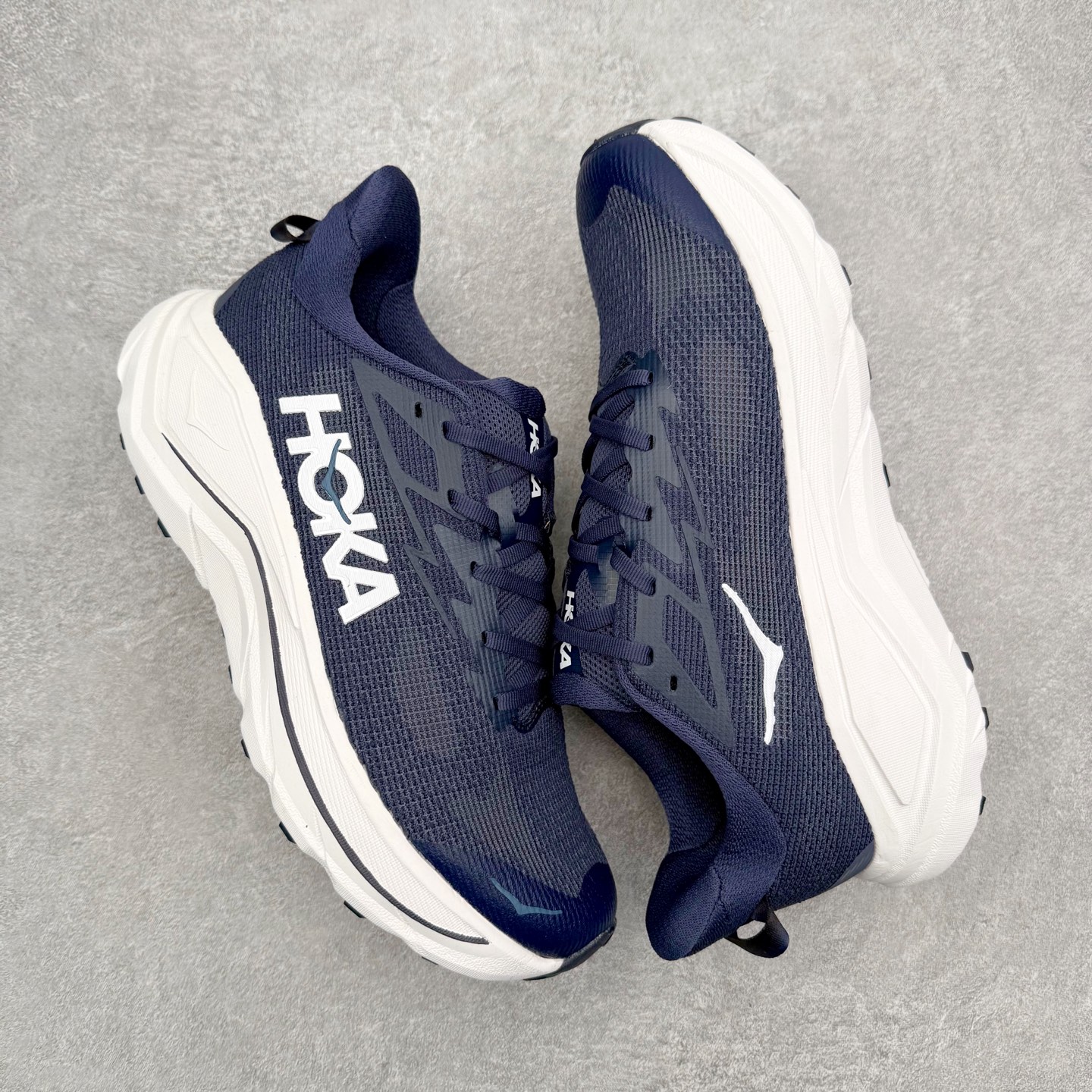 图片[3]-HOKA ONE ONE Challenger ATR 8 挑战者八代轻便耐磨防滑跑步鞋 新一代Challenger泡棉中底减重10% 增加3mm强化缓震、打造Q弹脚感 后跟采用延伸设计 加强跟腱保护、便于穿脱 搭配环保工程网布增加透气、短靴细节防止碎石进入 重新设计的大底以轮胎刻纹为灵感 以更密集的全大底水波刻纹 搭配加大面积的高耐磨橡胶与4mm大刻纹设计 增加整体抓地力与稳定性 尺码：36 36.5 37.5 38 38.5 39 40 40.5 41 42 42.5 43 44 44.5 45-选品中心