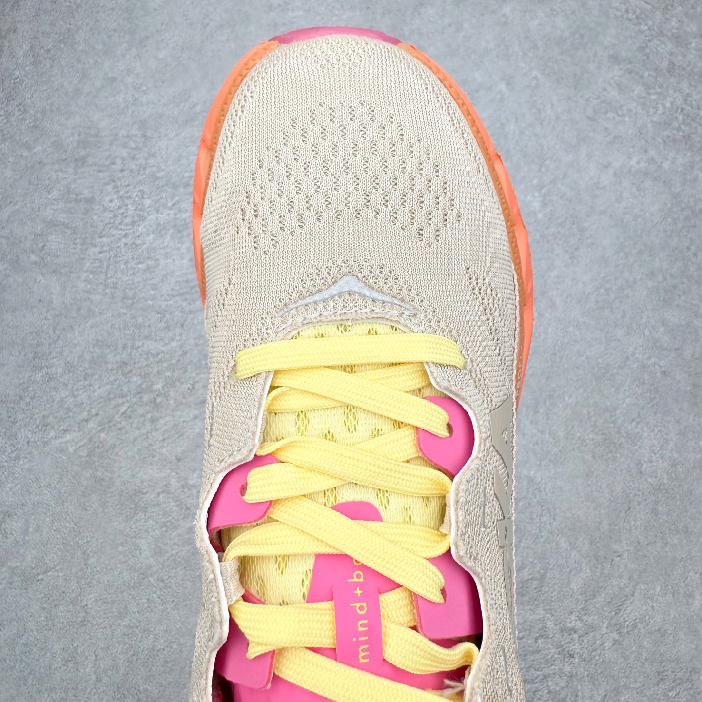 图片[4]-＃福利特价 HOKA ONE ONE SKY Float X 网布织物 舒适运动户外功能 减震防滑耐磨 低帮 生活休闲鞋 男女同款 HOKA ONE ONE是来自美国的跑步鞋知名品牌，创立于2009年，始终致力于为所有跑者提供更新、更好的跑步装备。相比常规跑鞋，HOKA ONE ONE特别研发使用性能独特的几何形跑鞋中底，此种鞋底更厚、更高、回弹性也更好，除了卓越的缓冲性能，它还能为各种阶段的跑者带来更具动感、更加稳定的跑步体验。HOKAONE ONE从设计之初就清楚意识到，要保证跑者步幅的均匀一致，双脚自然而然的运动至关重要。尺码：36 36.5 37.5 38 39 40 40.5 41 42 42.5 43 44 45-选品中心