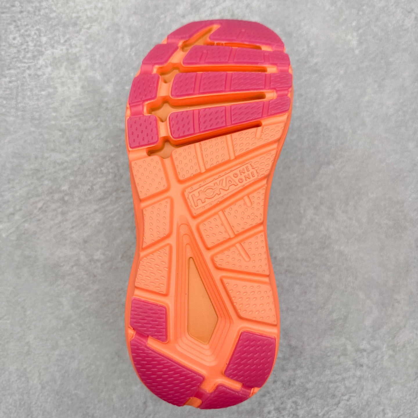 图片[9]-＃福利特价 HOKA ONE ONE SKY Float X 网布织物 舒适运动户外功能 减震防滑耐磨 低帮 生活休闲鞋 男女同款 HOKA ONE ONE是来自美国的跑步鞋知名品牌，创立于2009年，始终致力于为所有跑者提供更新、更好的跑步装备。相比常规跑鞋，HOKA ONE ONE特别研发使用性能独特的几何形跑鞋中底，此种鞋底更厚、更高、回弹性也更好，除了卓越的缓冲性能，它还能为各种阶段的跑者带来更具动感、更加稳定的跑步体验。HOKAONE ONE从设计之初就清楚意识到，要保证跑者步幅的均匀一致，双脚自然而然的运动至关重要。尺码：36 36.5 37.5 38 39 40 40.5 41 42 42.5 43 44 45-选品中心