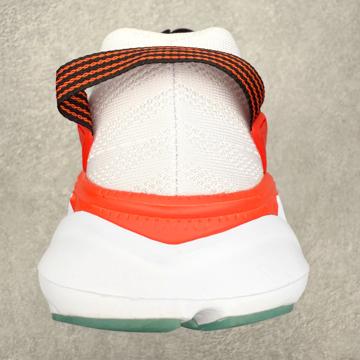 图片[8]-＃福利特价 HOKA ONE ONE SKY Float X 网布织物 舒适运动户外功能 减震防滑耐磨 低帮 生活休闲鞋 男女同款 HOKA ONE ONE是来自美国的跑步鞋知名品牌，创立于2009年，始终致力于为所有跑者提供更新、更好的跑步装备。相比常规跑鞋，HOKA ONE ONE特别研发使用性能独特的几何形跑鞋中底，此种鞋底更厚、更高、回弹性也更好，除了卓越的缓冲性能，它还能为各种阶段的跑者带来更具动感、更加稳定的跑步体验。HOKAONE ONE从设计之初就清楚意识到，要保证跑者步幅的均匀一致，双脚自然而然的运动至关重要。尺码：36 36.5 37.5 38 39 40 40.5 41 42 42.5 43 44 45-选品中心