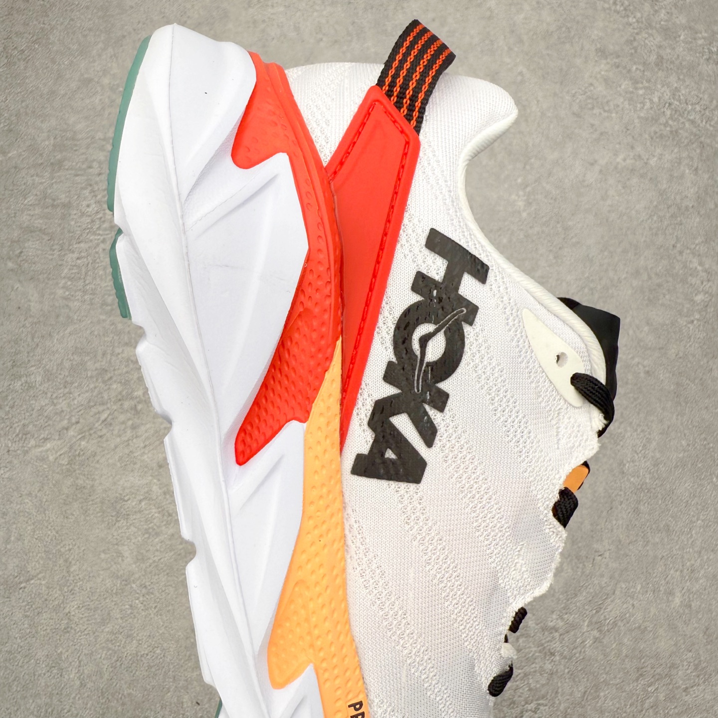 图片[6]-＃福利特价 HOKA ONE ONE SKY Float X 网布织物 舒适运动户外功能 减震防滑耐磨 低帮 生活休闲鞋 男女同款 HOKA ONE ONE是来自美国的跑步鞋知名品牌，创立于2009年，始终致力于为所有跑者提供更新、更好的跑步装备。相比常规跑鞋，HOKA ONE ONE特别研发使用性能独特的几何形跑鞋中底，此种鞋底更厚、更高、回弹性也更好，除了卓越的缓冲性能，它还能为各种阶段的跑者带来更具动感、更加稳定的跑步体验。HOKAONE ONE从设计之初就清楚意识到，要保证跑者步幅的均匀一致，双脚自然而然的运动至关重要。尺码：36 36.5 37.5 38 39 40 40.5 41 42 42.5 43 44 45-选品中心