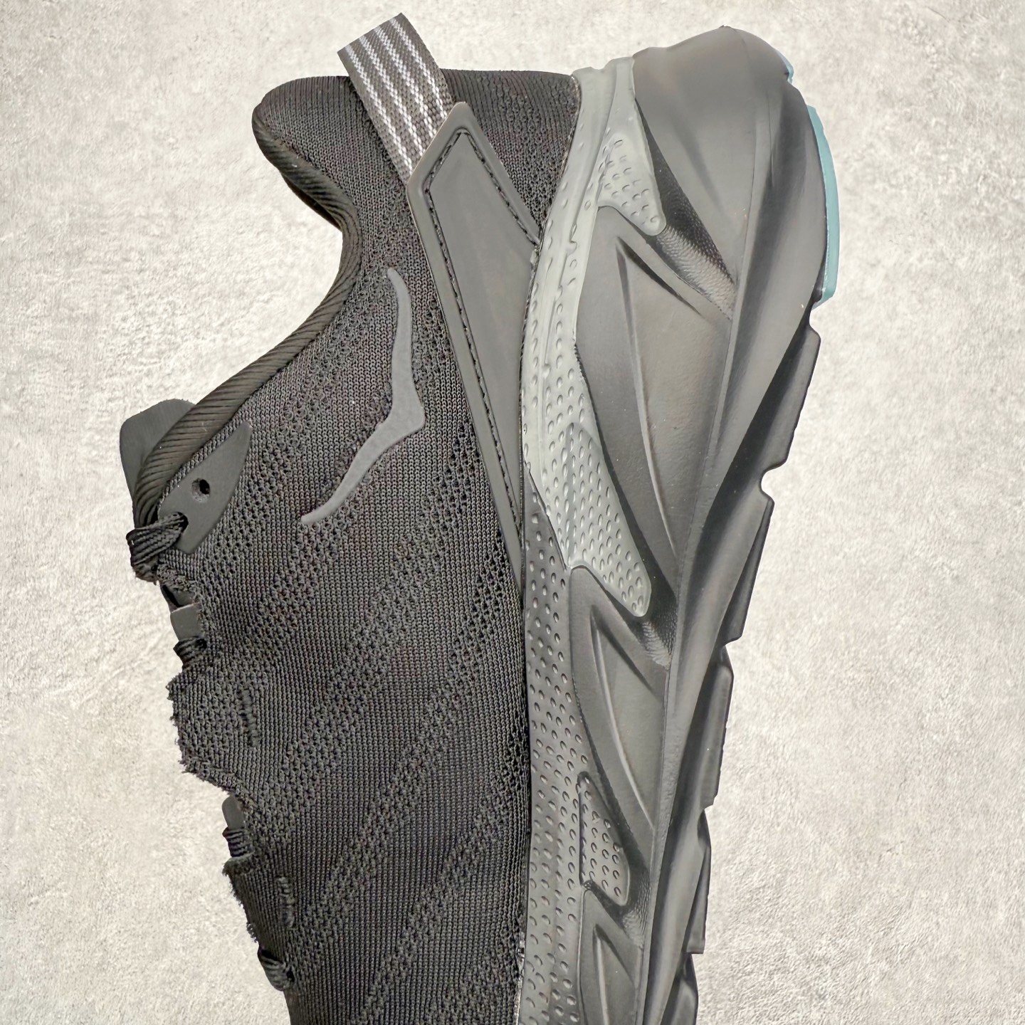 图片[7]-＃福利特价 HOKA ONE ONE SKY Float X 网布织物 舒适运动户外功能 减震防滑耐磨 低帮 生活休闲鞋 男女同款 HOKA ONE ONE是来自美国的跑步鞋知名品牌，创立于2009年，始终致力于为所有跑者提供更新、更好的跑步装备。相比常规跑鞋，HOKA ONE ONE特别研发使用性能独特的几何形跑鞋中底，此种鞋底更厚、更高、回弹性也更好，除了卓越的缓冲性能，它还能为各种阶段的跑者带来更具动感、更加稳定的跑步体验。HOKAONE ONE从设计之初就清楚意识到，要保证跑者步幅的均匀一致，双脚自然而然的运动至关重要。尺码：36 36.5 37.5 38 39 40 40.5 41 42 42.5 43 44 45-选品中心