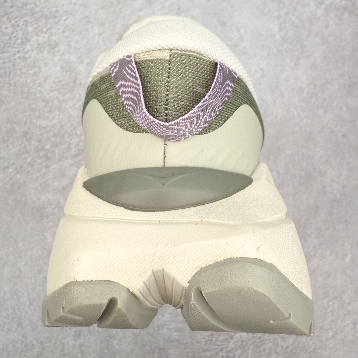 图片[8]-＃福利特价 HOKA ONE ONE SKY Float X 网布织物 舒适运动户外功能 减震防滑耐磨 低帮 生活休闲鞋 男女同款 HOKA ONE ONE是来自美国的跑步鞋知名品牌，创立于2009年，始终致力于为所有跑者提供更新、更好的跑步装备。相比常规跑鞋，HOKA ONE ONE特别研发使用性能独特的几何形跑鞋中底，此种鞋底更厚、更高、回弹性也更好，除了卓越的缓冲性能，它还能为各种阶段的跑者带来更具动感、更加稳定的跑步体验。HOKAONE ONE从设计之初就清楚意识到，要保证跑者步幅的均匀一致，双脚自然而然的运动至关重要。尺码：36 36.5 37.5 38 39 40 40.5 41 42 42.5 43 44 45-选品中心