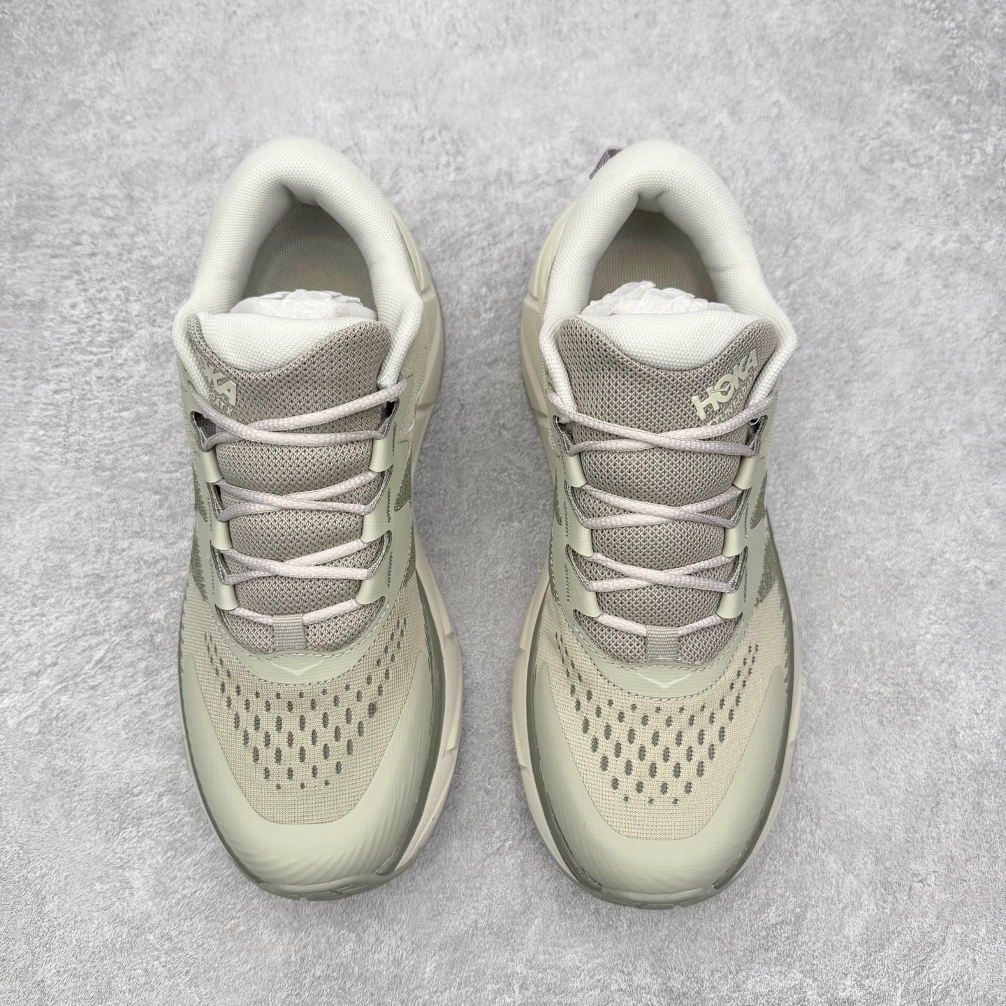 图片[2]-＃福利特价 HOKA ONE ONE SKY Float X 网布织物 舒适运动户外功能 减震防滑耐磨 低帮 生活休闲鞋 男女同款 HOKA ONE ONE是来自美国的跑步鞋知名品牌，创立于2009年，始终致力于为所有跑者提供更新、更好的跑步装备。相比常规跑鞋，HOKA ONE ONE特别研发使用性能独特的几何形跑鞋中底，此种鞋底更厚、更高、回弹性也更好，除了卓越的缓冲性能，它还能为各种阶段的跑者带来更具动感、更加稳定的跑步体验。HOKAONE ONE从设计之初就清楚意识到，要保证跑者步幅的均匀一致，双脚自然而然的运动至关重要。尺码：36 36.5 37.5 38 39 40 40.5 41 42 42.5 43 44 45-选品中心