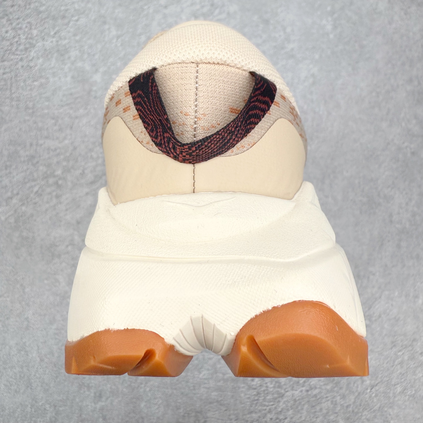 图片[8]-＃福利特价 HOKA ONE ONE SKY Float X 网布织物 舒适运动户外功能 减震防滑耐磨 低帮 生活休闲鞋 男女同款 HOKA ONE ONE是来自美国的跑步鞋知名品牌，创立于2009年，始终致力于为所有跑者提供更新、更好的跑步装备。相比常规跑鞋，HOKA ONE ONE特别研发使用性能独特的几何形跑鞋中底，此种鞋底更厚、更高、回弹性也更好，除了卓越的缓冲性能，它还能为各种阶段的跑者带来更具动感、更加稳定的跑步体验。HOKAONE ONE从设计之初就清楚意识到，要保证跑者步幅的均匀一致，双脚自然而然的运动至关重要。尺码：36 36.5 37.5 38 39 40 40.5 41 42 42.5 43 44 45-选品中心