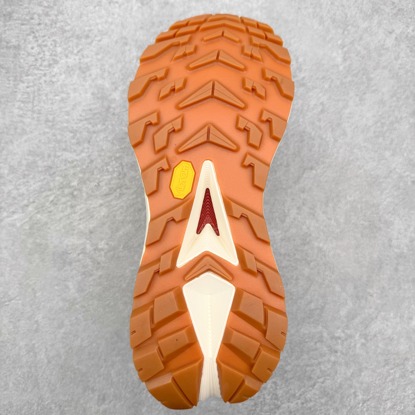 图片[9]-＃福利特价 HOKA ONE ONE SKY Float X 网布织物 舒适运动户外功能 减震防滑耐磨 低帮 生活休闲鞋 男女同款 HOKA ONE ONE是来自美国的跑步鞋知名品牌，创立于2009年，始终致力于为所有跑者提供更新、更好的跑步装备。相比常规跑鞋，HOKA ONE ONE特别研发使用性能独特的几何形跑鞋中底，此种鞋底更厚、更高、回弹性也更好，除了卓越的缓冲性能，它还能为各种阶段的跑者带来更具动感、更加稳定的跑步体验。HOKAONE ONE从设计之初就清楚意识到，要保证跑者步幅的均匀一致，双脚自然而然的运动至关重要。尺码：36 36.5 37.5 38 39 40 40.5 41 42 42.5 43 44 45-选品中心