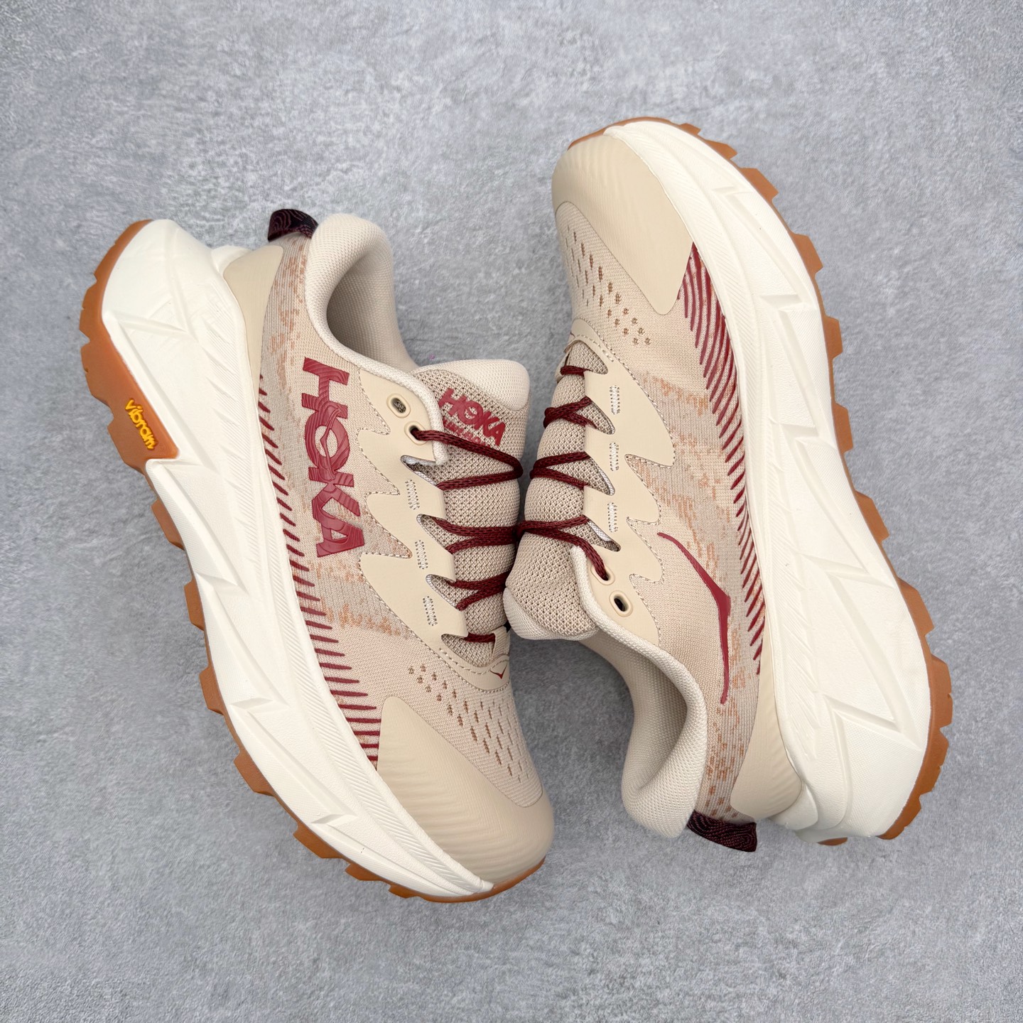 图片[3]-＃福利特价 HOKA ONE ONE SKY Float X 网布织物 舒适运动户外功能 减震防滑耐磨 低帮 生活休闲鞋 男女同款 HOKA ONE ONE是来自美国的跑步鞋知名品牌，创立于2009年，始终致力于为所有跑者提供更新、更好的跑步装备。相比常规跑鞋，HOKA ONE ONE特别研发使用性能独特的几何形跑鞋中底，此种鞋底更厚、更高、回弹性也更好，除了卓越的缓冲性能，它还能为各种阶段的跑者带来更具动感、更加稳定的跑步体验。HOKAONE ONE从设计之初就清楚意识到，要保证跑者步幅的均匀一致，双脚自然而然的运动至关重要。尺码：36 36.5 37.5 38 39 40 40.5 41 42 42.5 43 44 45-选品中心