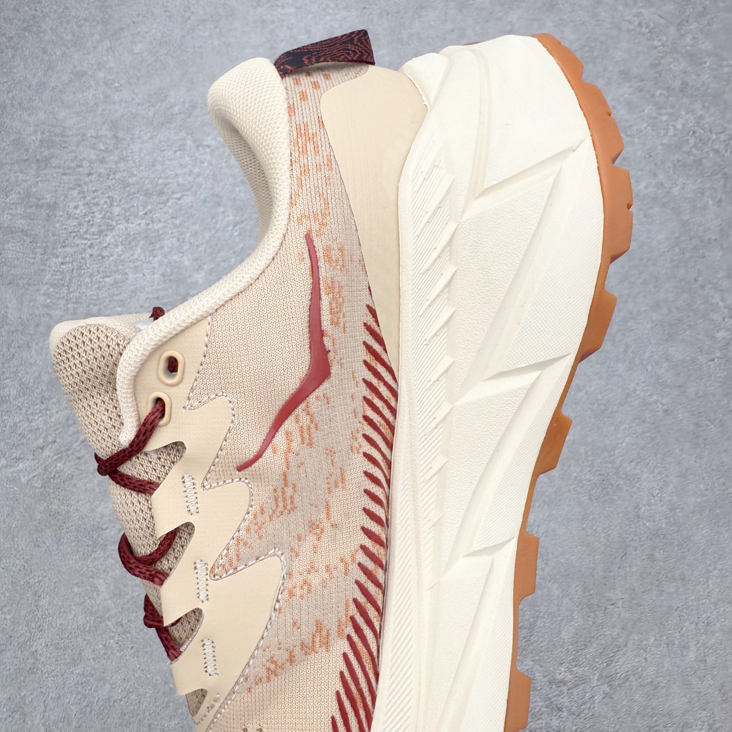 图片[7]-＃福利特价 HOKA ONE ONE SKY Float X 网布织物 舒适运动户外功能 减震防滑耐磨 低帮 生活休闲鞋 男女同款 HOKA ONE ONE是来自美国的跑步鞋知名品牌，创立于2009年，始终致力于为所有跑者提供更新、更好的跑步装备。相比常规跑鞋，HOKA ONE ONE特别研发使用性能独特的几何形跑鞋中底，此种鞋底更厚、更高、回弹性也更好，除了卓越的缓冲性能，它还能为各种阶段的跑者带来更具动感、更加稳定的跑步体验。HOKAONE ONE从设计之初就清楚意识到，要保证跑者步幅的均匀一致，双脚自然而然的运动至关重要。尺码：36 36.5 37.5 38 39 40 40.5 41 42 42.5 43 44 45-选品中心