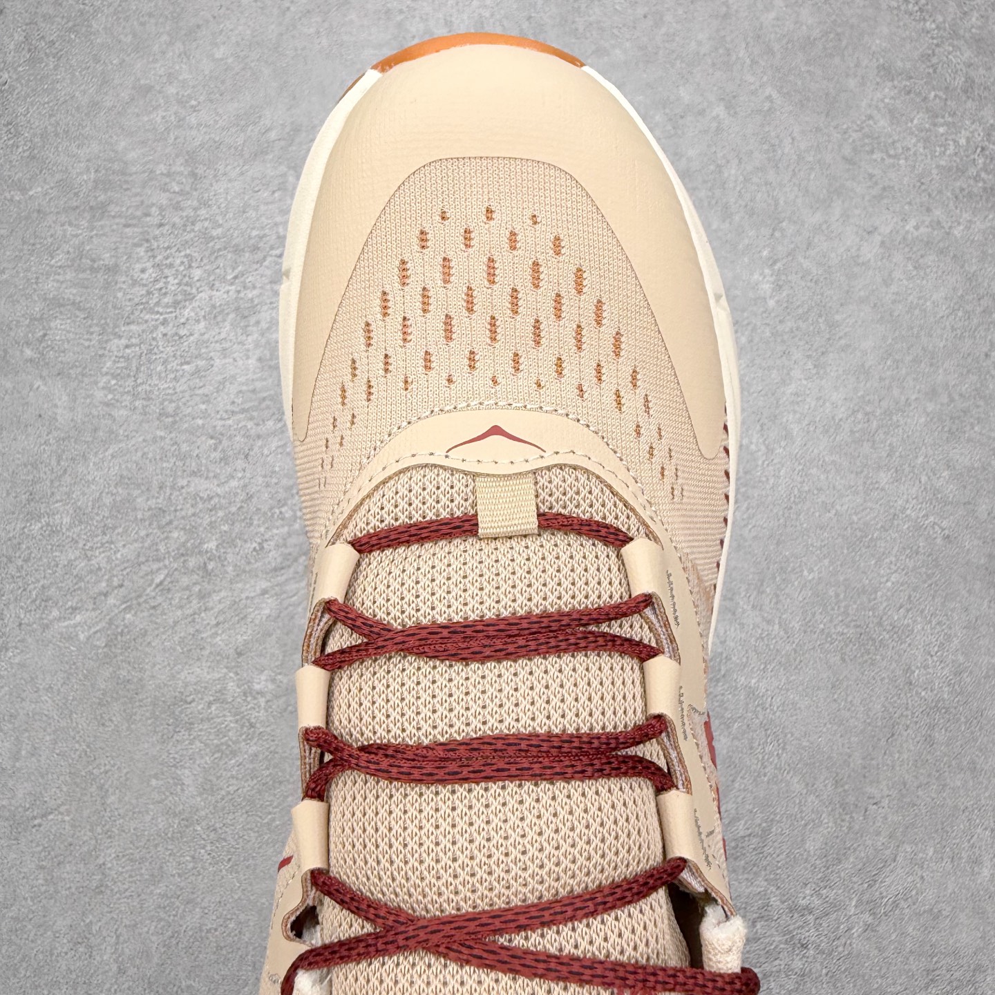 图片[4]-＃福利特价 HOKA ONE ONE SKY Float X 网布织物 舒适运动户外功能 减震防滑耐磨 低帮 生活休闲鞋 男女同款 HOKA ONE ONE是来自美国的跑步鞋知名品牌，创立于2009年，始终致力于为所有跑者提供更新、更好的跑步装备。相比常规跑鞋，HOKA ONE ONE特别研发使用性能独特的几何形跑鞋中底，此种鞋底更厚、更高、回弹性也更好，除了卓越的缓冲性能，它还能为各种阶段的跑者带来更具动感、更加稳定的跑步体验。HOKAONE ONE从设计之初就清楚意识到，要保证跑者步幅的均匀一致，双脚自然而然的运动至关重要。尺码：36 36.5 37.5 38 39 40 40.5 41 42 42.5 43 44 45-选品中心