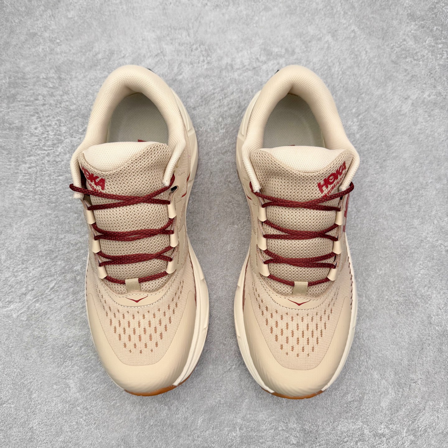 图片[2]-＃福利特价 HOKA ONE ONE SKY Float X 网布织物 舒适运动户外功能 减震防滑耐磨 低帮 生活休闲鞋 男女同款 HOKA ONE ONE是来自美国的跑步鞋知名品牌，创立于2009年，始终致力于为所有跑者提供更新、更好的跑步装备。相比常规跑鞋，HOKA ONE ONE特别研发使用性能独特的几何形跑鞋中底，此种鞋底更厚、更高、回弹性也更好，除了卓越的缓冲性能，它还能为各种阶段的跑者带来更具动感、更加稳定的跑步体验。HOKAONE ONE从设计之初就清楚意识到，要保证跑者步幅的均匀一致，双脚自然而然的运动至关重要。尺码：36 36.5 37.5 38 39 40 40.5 41 42 42.5 43 44 45-选品中心