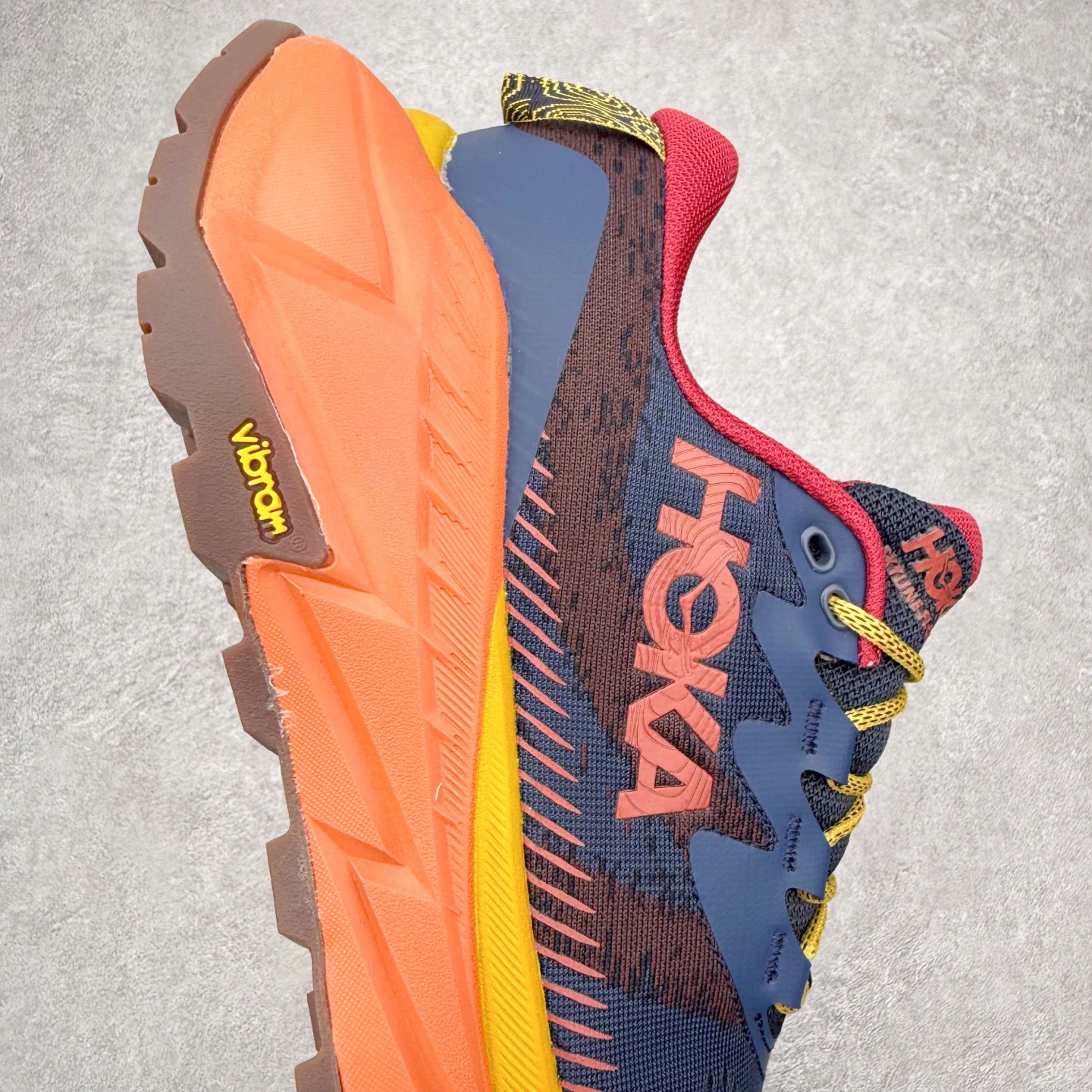 图片[6]-＃福利特价 HOKA ONE ONE SKY Float X 网布织物 舒适运动户外功能 减震防滑耐磨 低帮 生活休闲鞋 男女同款 HOKA ONE ONE是来自美国的跑步鞋知名品牌，创立于2009年，始终致力于为所有跑者提供更新、更好的跑步装备。相比常规跑鞋，HOKA ONE ONE特别研发使用性能独特的几何形跑鞋中底，此种鞋底更厚、更高、回弹性也更好，除了卓越的缓冲性能，它还能为各种阶段的跑者带来更具动感、更加稳定的跑步体验。HOKAONE ONE从设计之初就清楚意识到，要保证跑者步幅的均匀一致，双脚自然而然的运动至关重要。尺码：36 36.5 37.5 38 39 40 40.5 41 42 42.5 43 44 45-选品中心