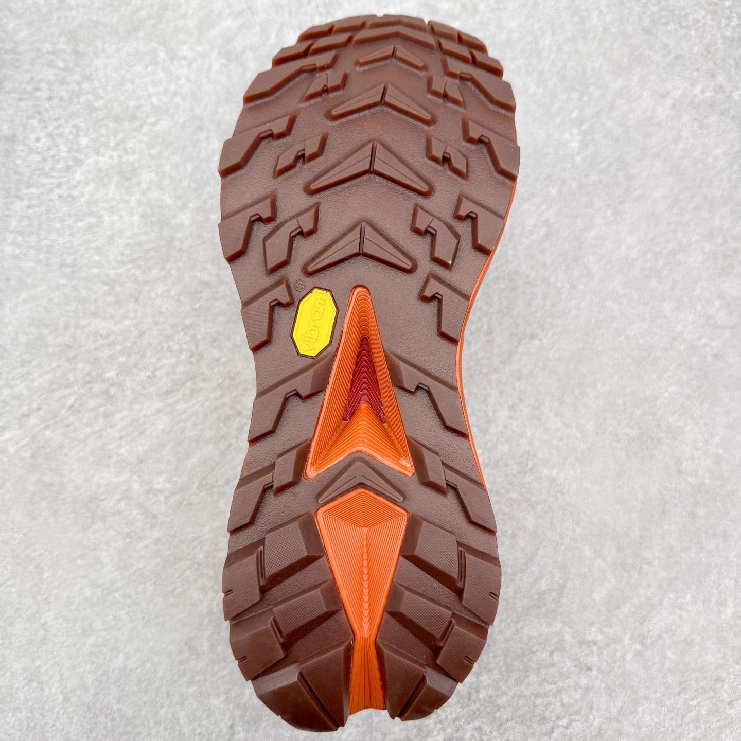 图片[9]-＃福利特价 HOKA ONE ONE SKY Float X 网布织物 舒适运动户外功能 减震防滑耐磨 低帮 生活休闲鞋 男女同款 HOKA ONE ONE是来自美国的跑步鞋知名品牌，创立于2009年，始终致力于为所有跑者提供更新、更好的跑步装备。相比常规跑鞋，HOKA ONE ONE特别研发使用性能独特的几何形跑鞋中底，此种鞋底更厚、更高、回弹性也更好，除了卓越的缓冲性能，它还能为各种阶段的跑者带来更具动感、更加稳定的跑步体验。HOKAONE ONE从设计之初就清楚意识到，要保证跑者步幅的均匀一致，双脚自然而然的运动至关重要。尺码：36 36.5 37.5 38 39 40 40.5 41 42 42.5 43 44 45-选品中心