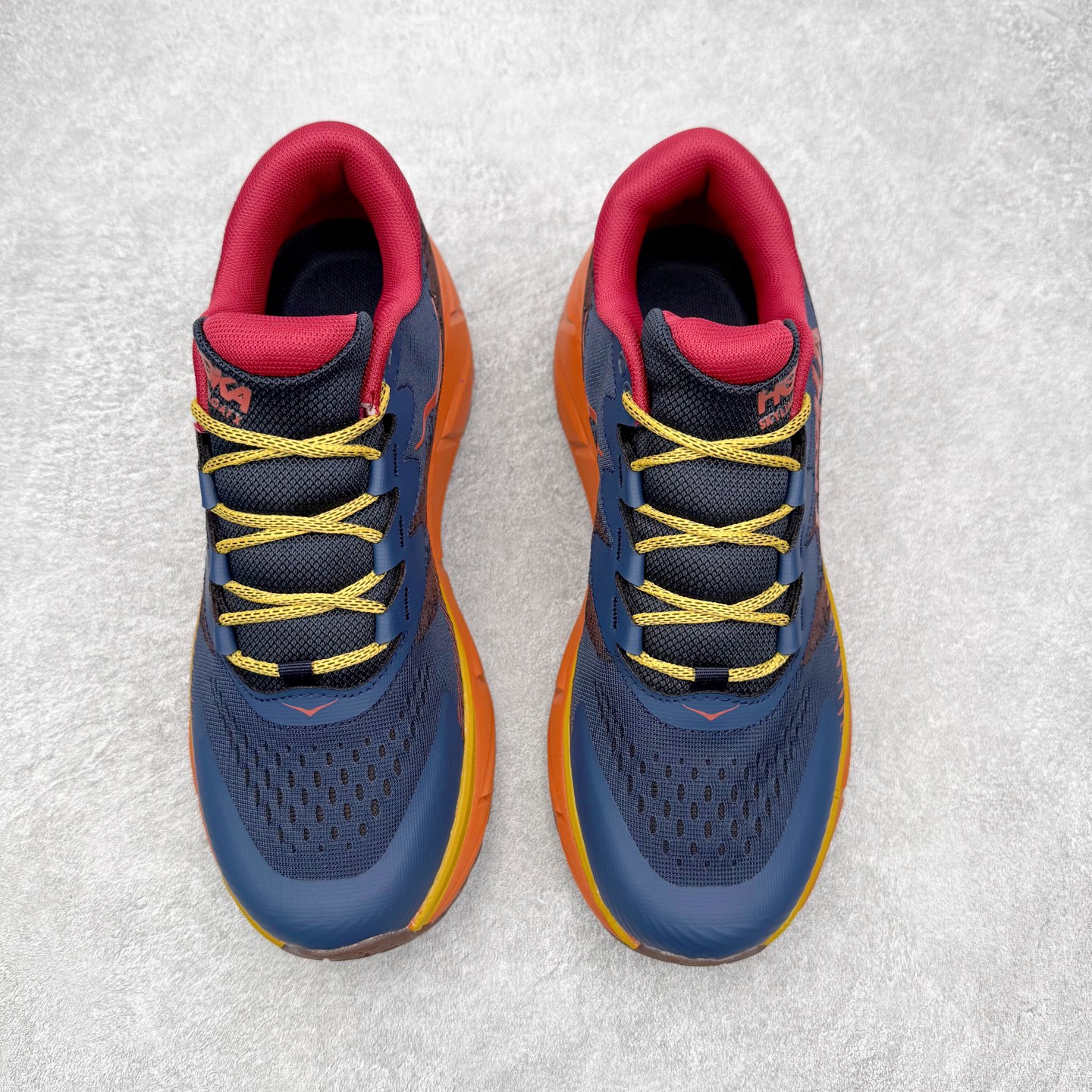 图片[2]-＃福利特价 HOKA ONE ONE SKY Float X 网布织物 舒适运动户外功能 减震防滑耐磨 低帮 生活休闲鞋 男女同款 HOKA ONE ONE是来自美国的跑步鞋知名品牌，创立于2009年，始终致力于为所有跑者提供更新、更好的跑步装备。相比常规跑鞋，HOKA ONE ONE特别研发使用性能独特的几何形跑鞋中底，此种鞋底更厚、更高、回弹性也更好，除了卓越的缓冲性能，它还能为各种阶段的跑者带来更具动感、更加稳定的跑步体验。HOKAONE ONE从设计之初就清楚意识到，要保证跑者步幅的均匀一致，双脚自然而然的运动至关重要。尺码：36 36.5 37.5 38 39 40 40.5 41 42 42.5 43 44 45-选品中心