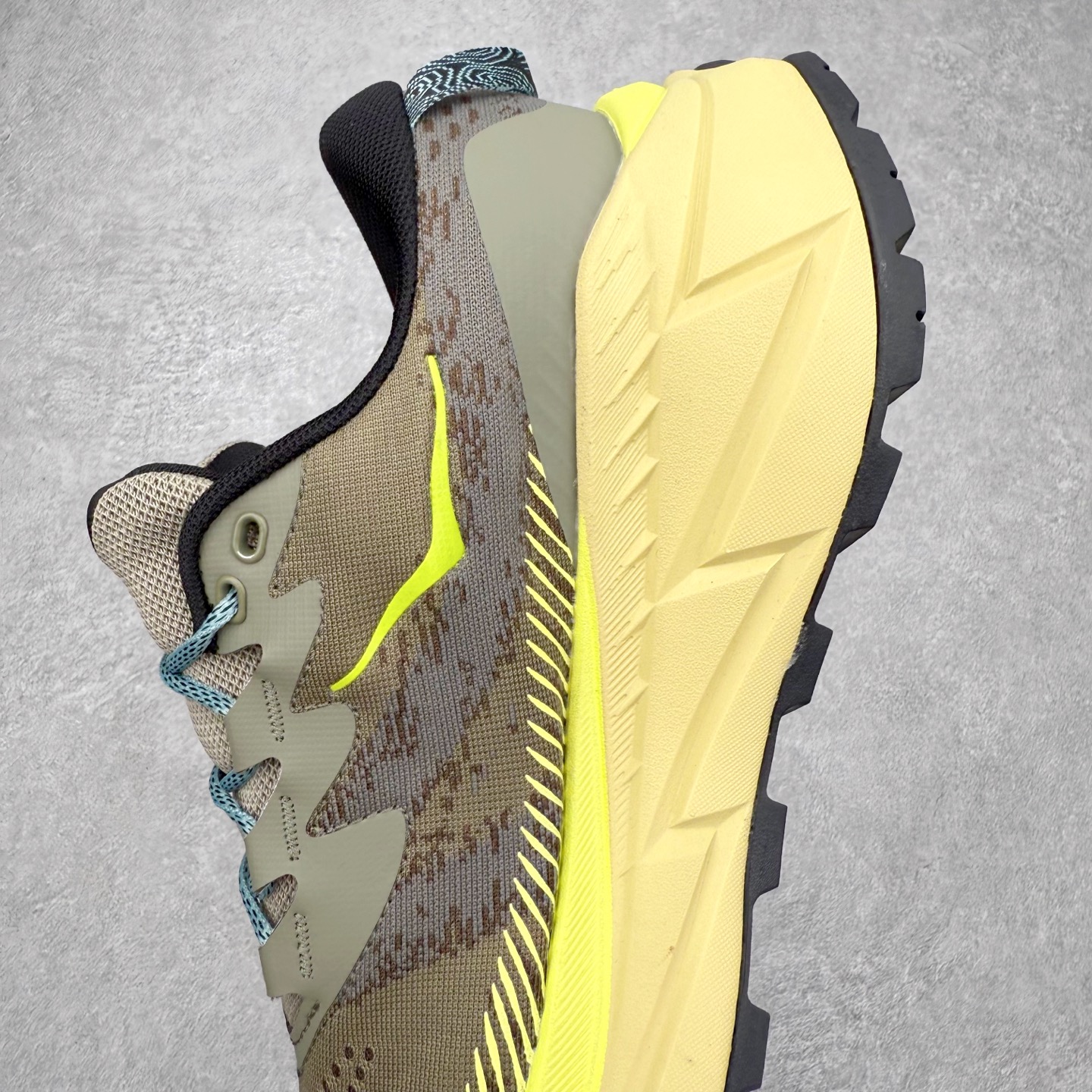 图片[7]-＃福利特价 HOKA ONE ONE SKY Float X 网布织物 舒适运动户外功能 减震防滑耐磨 低帮 生活休闲鞋 男女同款 HOKA ONE ONE是来自美国的跑步鞋知名品牌，创立于2009年，始终致力于为所有跑者提供更新、更好的跑步装备。相比常规跑鞋，HOKA ONE ONE特别研发使用性能独特的几何形跑鞋中底，此种鞋底更厚、更高、回弹性也更好，除了卓越的缓冲性能，它还能为各种阶段的跑者带来更具动感、更加稳定的跑步体验。HOKAONE ONE从设计之初就清楚意识到，要保证跑者步幅的均匀一致，双脚自然而然的运动至关重要。尺码：36 36.5 37.5 38 39 40 40.5 41 42 42.5 43 44 45-选品中心