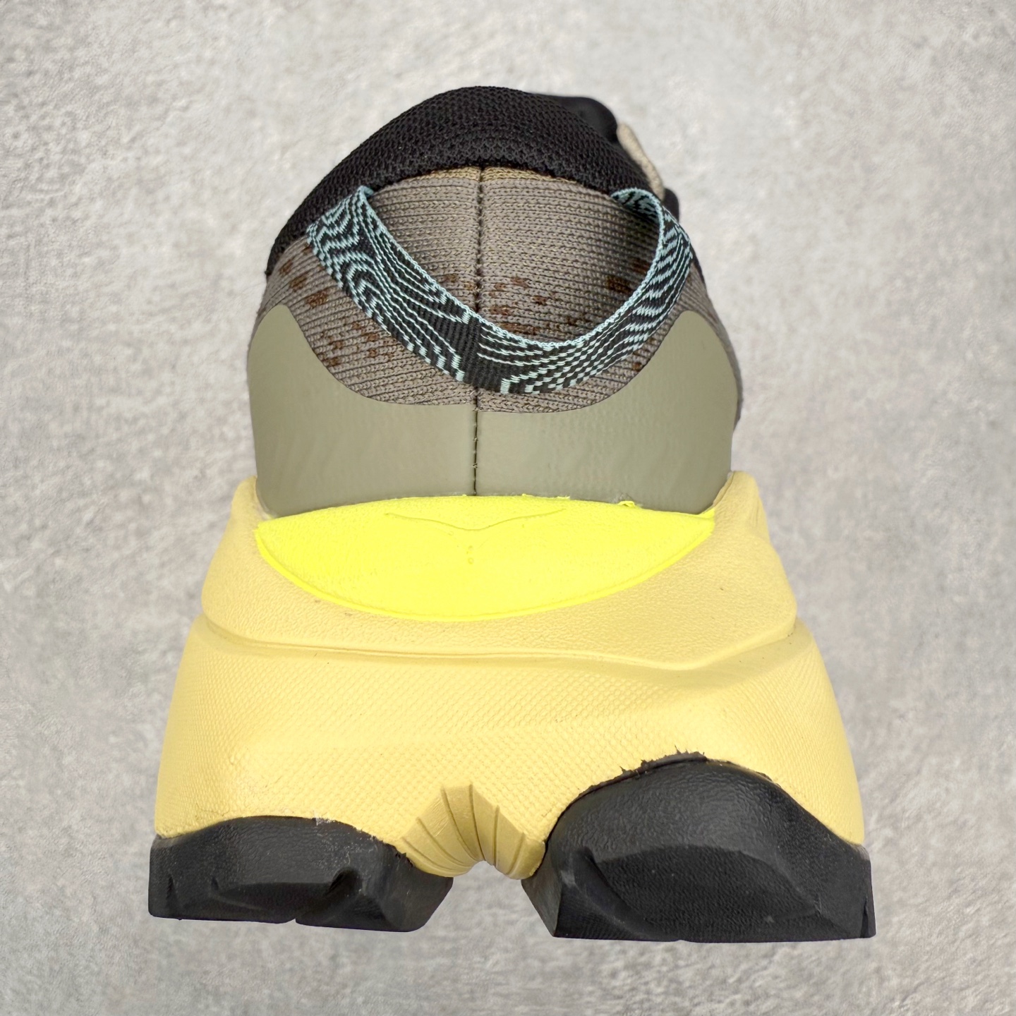 图片[8]-＃福利特价 HOKA ONE ONE SKY Float X 网布织物 舒适运动户外功能 减震防滑耐磨 低帮 生活休闲鞋 男女同款 HOKA ONE ONE是来自美国的跑步鞋知名品牌，创立于2009年，始终致力于为所有跑者提供更新、更好的跑步装备。相比常规跑鞋，HOKA ONE ONE特别研发使用性能独特的几何形跑鞋中底，此种鞋底更厚、更高、回弹性也更好，除了卓越的缓冲性能，它还能为各种阶段的跑者带来更具动感、更加稳定的跑步体验。HOKAONE ONE从设计之初就清楚意识到，要保证跑者步幅的均匀一致，双脚自然而然的运动至关重要。尺码：36 36.5 37.5 38 39 40 40.5 41 42 42.5 43 44 45-选品中心