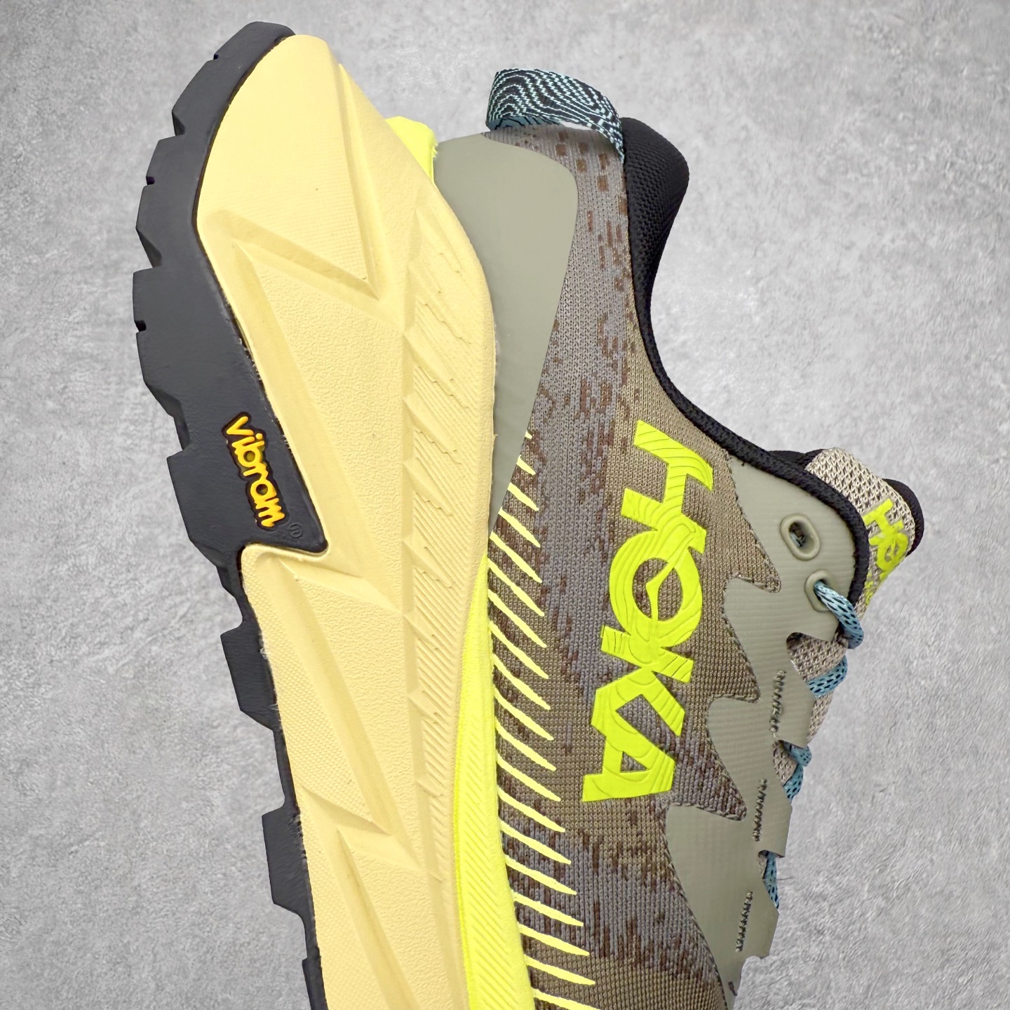 图片[6]-＃福利特价 HOKA ONE ONE SKY Float X 网布织物 舒适运动户外功能 减震防滑耐磨 低帮 生活休闲鞋 男女同款 HOKA ONE ONE是来自美国的跑步鞋知名品牌，创立于2009年，始终致力于为所有跑者提供更新、更好的跑步装备。相比常规跑鞋，HOKA ONE ONE特别研发使用性能独特的几何形跑鞋中底，此种鞋底更厚、更高、回弹性也更好，除了卓越的缓冲性能，它还能为各种阶段的跑者带来更具动感、更加稳定的跑步体验。HOKAONE ONE从设计之初就清楚意识到，要保证跑者步幅的均匀一致，双脚自然而然的运动至关重要。尺码：36 36.5 37.5 38 39 40 40.5 41 42 42.5 43 44 45-选品中心