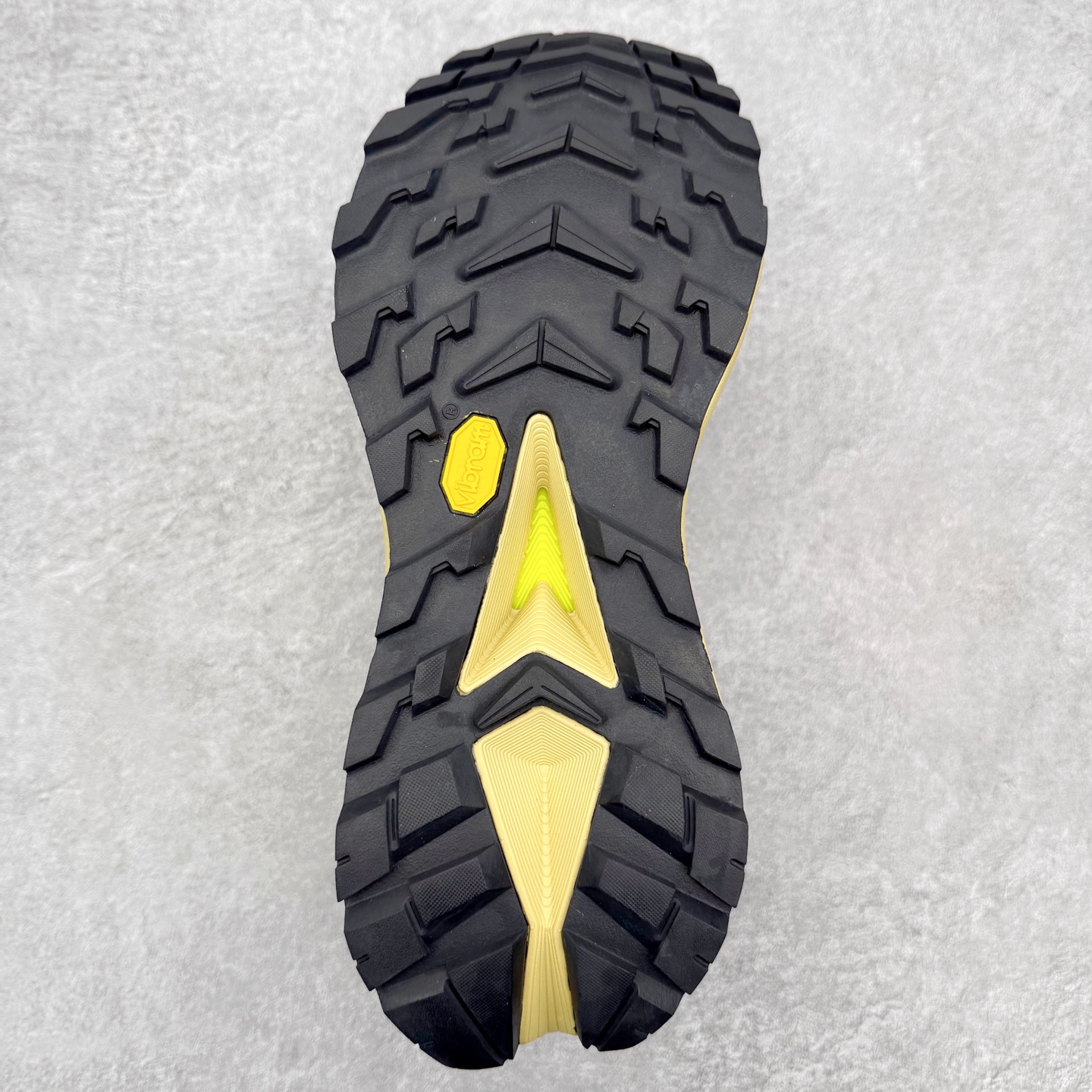 图片[9]-＃福利特价 HOKA ONE ONE SKY Float X 网布织物 舒适运动户外功能 减震防滑耐磨 低帮 生活休闲鞋 男女同款 HOKA ONE ONE是来自美国的跑步鞋知名品牌，创立于2009年，始终致力于为所有跑者提供更新、更好的跑步装备。相比常规跑鞋，HOKA ONE ONE特别研发使用性能独特的几何形跑鞋中底，此种鞋底更厚、更高、回弹性也更好，除了卓越的缓冲性能，它还能为各种阶段的跑者带来更具动感、更加稳定的跑步体验。HOKAONE ONE从设计之初就清楚意识到，要保证跑者步幅的均匀一致，双脚自然而然的运动至关重要。尺码：36 36.5 37.5 38 39 40 40.5 41 42 42.5 43 44 45-选品中心