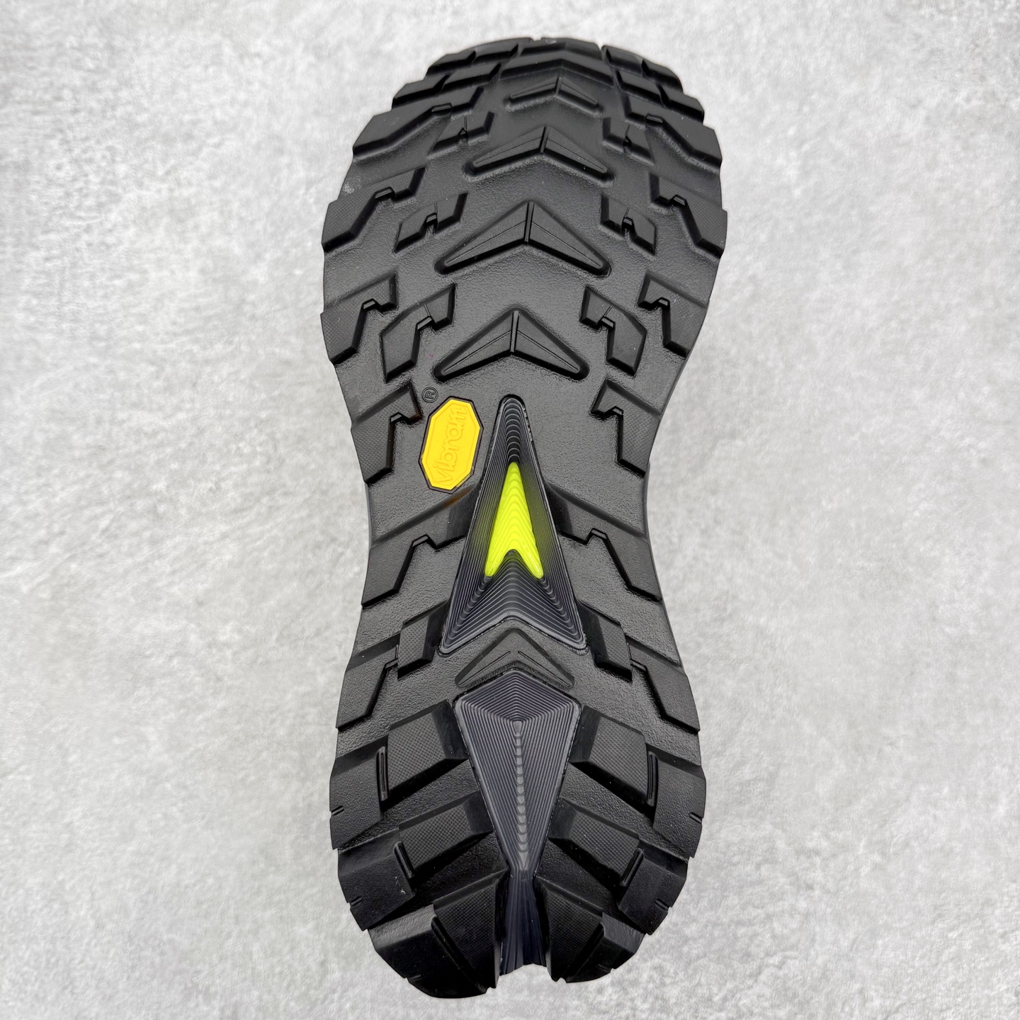 图片[9]-＃福利特价 HOKA ONE ONE SKY Float X 网布织物 舒适运动户外功能 减震防滑耐磨 低帮 生活休闲鞋 男女同款 HOKA ONE ONE是来自美国的跑步鞋知名品牌，创立于2009年，始终致力于为所有跑者提供更新、更好的跑步装备。相比常规跑鞋，HOKA ONE ONE特别研发使用性能独特的几何形跑鞋中底，此种鞋底更厚、更高、回弹性也更好，除了卓越的缓冲性能，它还能为各种阶段的跑者带来更具动感、更加稳定的跑步体验。HOKAONE ONE从设计之初就清楚意识到，要保证跑者步幅的均匀一致，双脚自然而然的运动至关重要。尺码：36 36.5 37.5 38 39 40 40.5 41 42 42.5 43 44 45-选品中心