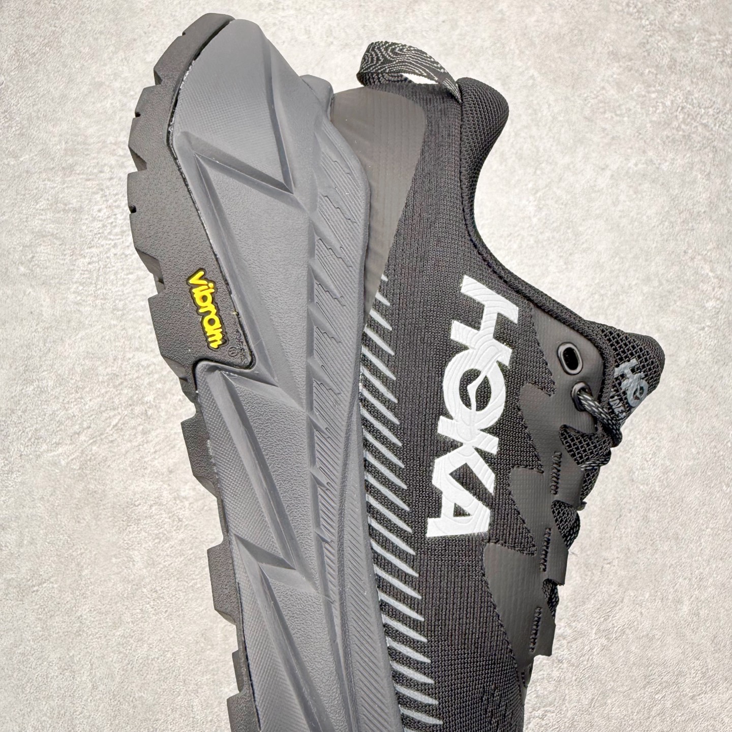 图片[6]-＃福利特价 HOKA ONE ONE SKY Float X 网布织物 舒适运动户外功能 减震防滑耐磨 低帮 生活休闲鞋 男女同款 HOKA ONE ONE是来自美国的跑步鞋知名品牌，创立于2009年，始终致力于为所有跑者提供更新、更好的跑步装备。相比常规跑鞋，HOKA ONE ONE特别研发使用性能独特的几何形跑鞋中底，此种鞋底更厚、更高、回弹性也更好，除了卓越的缓冲性能，它还能为各种阶段的跑者带来更具动感、更加稳定的跑步体验。HOKAONE ONE从设计之初就清楚意识到，要保证跑者步幅的均匀一致，双脚自然而然的运动至关重要。尺码：36 36.5 37.5 38 39 40 40.5 41 42 42.5 43 44 45-选品中心