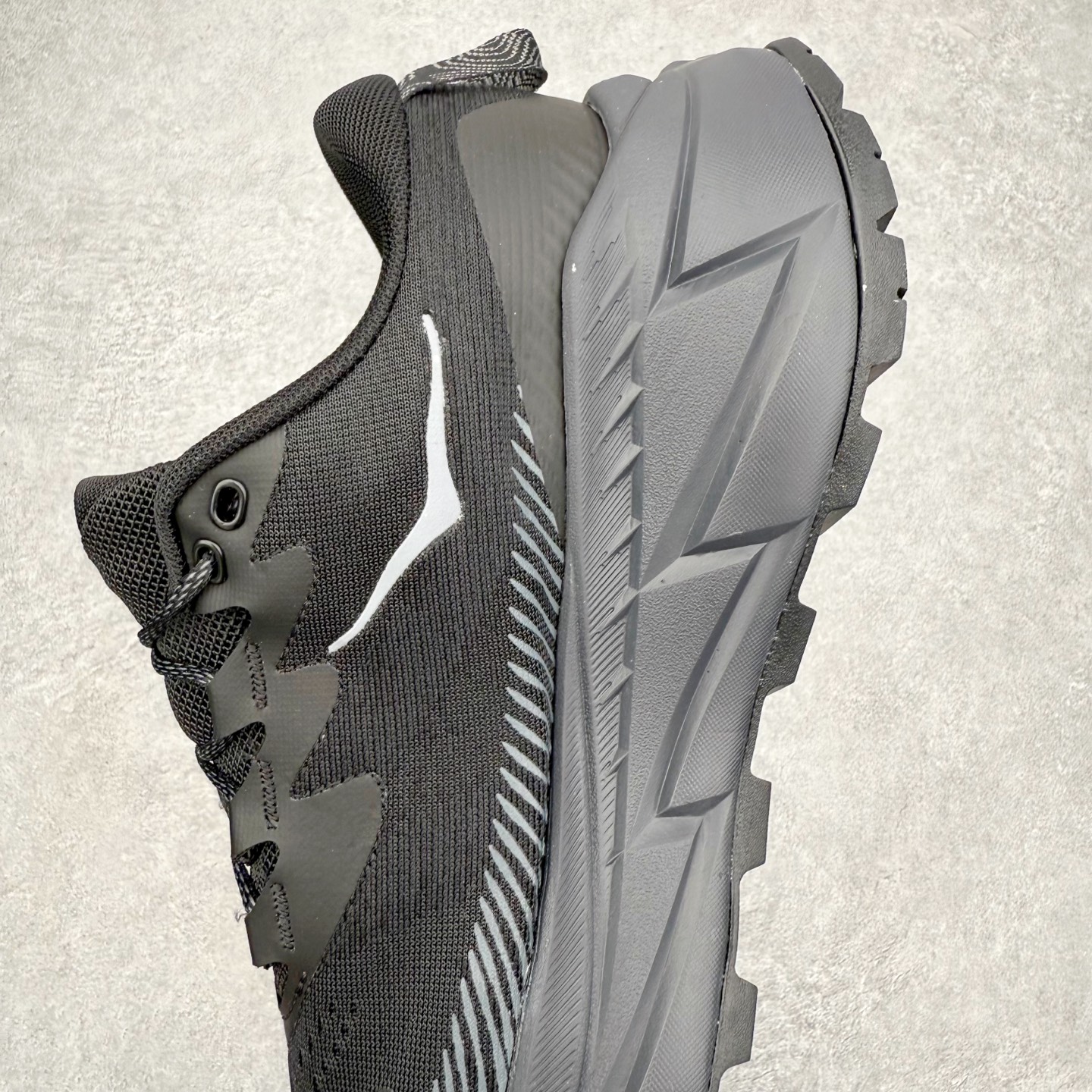 图片[7]-＃福利特价 HOKA ONE ONE SKY Float X 网布织物 舒适运动户外功能 减震防滑耐磨 低帮 生活休闲鞋 男女同款 HOKA ONE ONE是来自美国的跑步鞋知名品牌，创立于2009年，始终致力于为所有跑者提供更新、更好的跑步装备。相比常规跑鞋，HOKA ONE ONE特别研发使用性能独特的几何形跑鞋中底，此种鞋底更厚、更高、回弹性也更好，除了卓越的缓冲性能，它还能为各种阶段的跑者带来更具动感、更加稳定的跑步体验。HOKAONE ONE从设计之初就清楚意识到，要保证跑者步幅的均匀一致，双脚自然而然的运动至关重要。尺码：36 36.5 37.5 38 39 40 40.5 41 42 42.5 43 44 45-选品中心