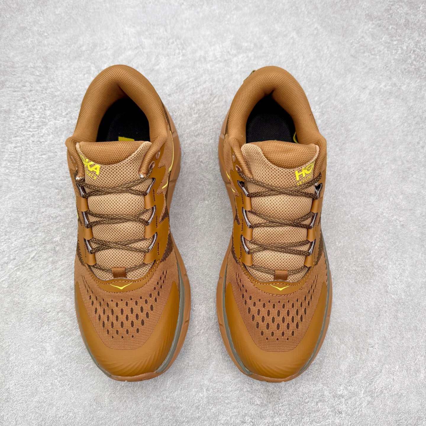 图片[2]-＃福利特价 HOKA ONE ONE SKY Float X 网布织物 舒适运动户外功能 减震防滑耐磨 低帮 生活休闲鞋 男女同款 HOKA ONE ONE是来自美国的跑步鞋知名品牌，创立于2009年，始终致力于为所有跑者提供更新、更好的跑步装备。相比常规跑鞋，HOKA ONE ONE特别研发使用性能独特的几何形跑鞋中底，此种鞋底更厚、更高、回弹性也更好，除了卓越的缓冲性能，它还能为各种阶段的跑者带来更具动感、更加稳定的跑步体验。HOKAONE ONE从设计之初就清楚意识到，要保证跑者步幅的均匀一致，双脚自然而然的运动至关重要。尺码：36 36.5 37.5 38 39 40 40.5 41 42 42.5 43 44 45-选品中心