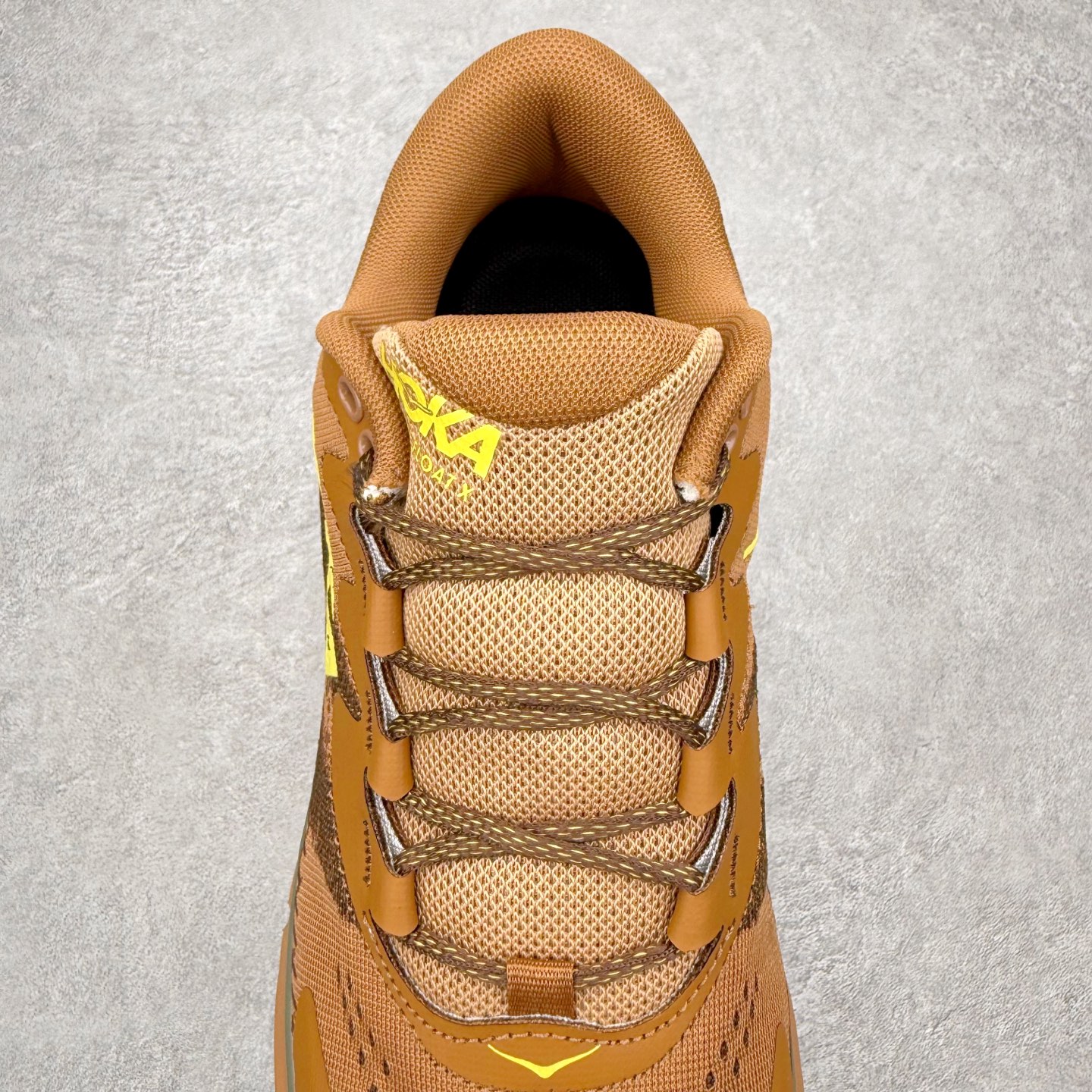 图片[5]-＃福利特价 HOKA ONE ONE SKY Float X 网布织物 舒适运动户外功能 减震防滑耐磨 低帮 生活休闲鞋 男女同款 HOKA ONE ONE是来自美国的跑步鞋知名品牌，创立于2009年，始终致力于为所有跑者提供更新、更好的跑步装备。相比常规跑鞋，HOKA ONE ONE特别研发使用性能独特的几何形跑鞋中底，此种鞋底更厚、更高、回弹性也更好，除了卓越的缓冲性能，它还能为各种阶段的跑者带来更具动感、更加稳定的跑步体验。HOKAONE ONE从设计之初就清楚意识到，要保证跑者步幅的均匀一致，双脚自然而然的运动至关重要。尺码：36 36.5 37.5 38 39 40 40.5 41 42 42.5 43 44 45-选品中心