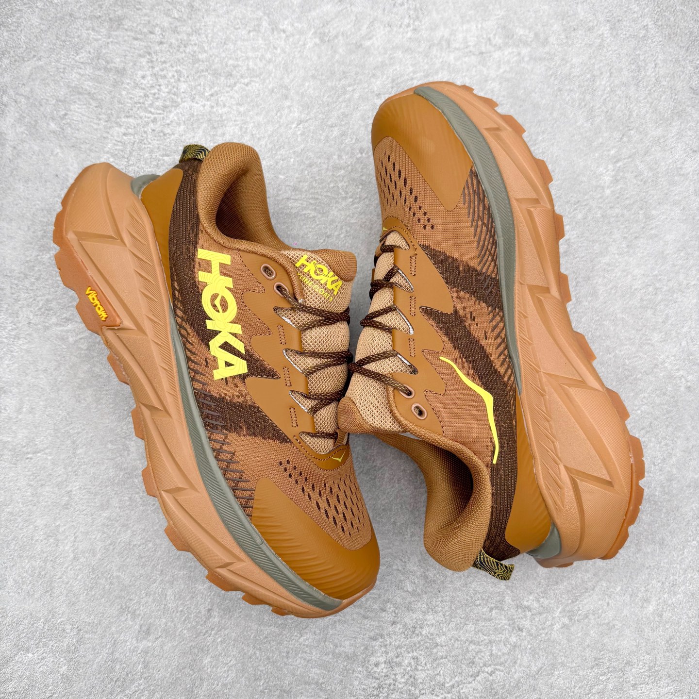 图片[3]-＃福利特价 HOKA ONE ONE SKY Float X 网布织物 舒适运动户外功能 减震防滑耐磨 低帮 生活休闲鞋 男女同款 HOKA ONE ONE是来自美国的跑步鞋知名品牌，创立于2009年，始终致力于为所有跑者提供更新、更好的跑步装备。相比常规跑鞋，HOKA ONE ONE特别研发使用性能独特的几何形跑鞋中底，此种鞋底更厚、更高、回弹性也更好，除了卓越的缓冲性能，它还能为各种阶段的跑者带来更具动感、更加稳定的跑步体验。HOKAONE ONE从设计之初就清楚意识到，要保证跑者步幅的均匀一致，双脚自然而然的运动至关重要。尺码：36 36.5 37.5 38 39 40 40.5 41 42 42.5 43 44 45-选品中心