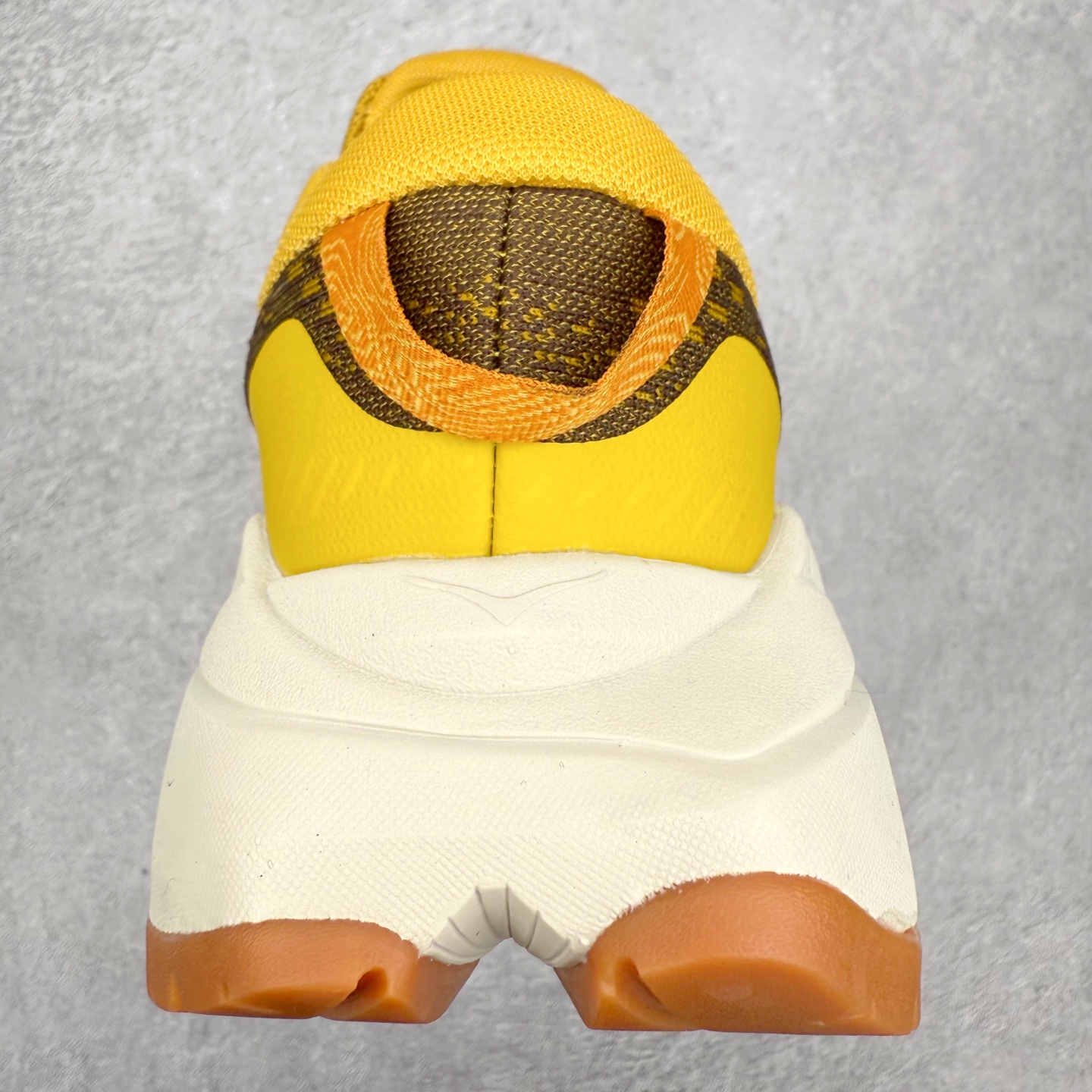 图片[8]-＃福利特价 HOKA ONE ONE SKY Float X 网布织物 舒适运动户外功能 减震防滑耐磨 低帮 生活休闲鞋 男女同款 HOKA ONE ONE是来自美国的跑步鞋知名品牌，创立于2009年，始终致力于为所有跑者提供更新、更好的跑步装备。相比常规跑鞋，HOKA ONE ONE特别研发使用性能独特的几何形跑鞋中底，此种鞋底更厚、更高、回弹性也更好，除了卓越的缓冲性能，它还能为各种阶段的跑者带来更具动感、更加稳定的跑步体验。HOKAONE ONE从设计之初就清楚意识到，要保证跑者步幅的均匀一致，双脚自然而然的运动至关重要。尺码：36 36.5 37.5 38 39 40 40.5 41 42 42.5 43 44 45-选品中心