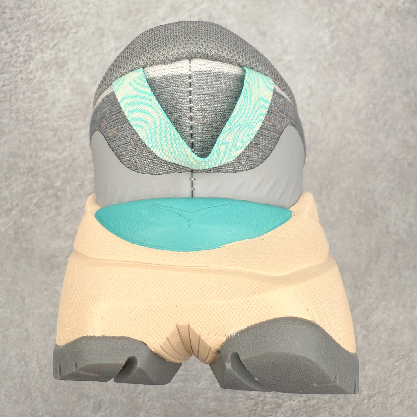 图片[8]-＃福利特价 HOKA ONE ONE SKY Float X 网布织物 舒适运动户外功能 减震防滑耐磨 低帮 生活休闲鞋 男女同款 HOKA ONE ONE是来自美国的跑步鞋知名品牌，创立于2009年，始终致力于为所有跑者提供更新、更好的跑步装备。相比常规跑鞋，HOKA ONE ONE特别研发使用性能独特的几何形跑鞋中底，此种鞋底更厚、更高、回弹性也更好，除了卓越的缓冲性能，它还能为各种阶段的跑者带来更具动感、更加稳定的跑步体验。HOKAONE ONE从设计之初就清楚意识到，要保证跑者步幅的均匀一致，双脚自然而然的运动至关重要。尺码：36 36.5 37.5 38 39 40 40.5 41 42 42.5 43 44 45-选品中心