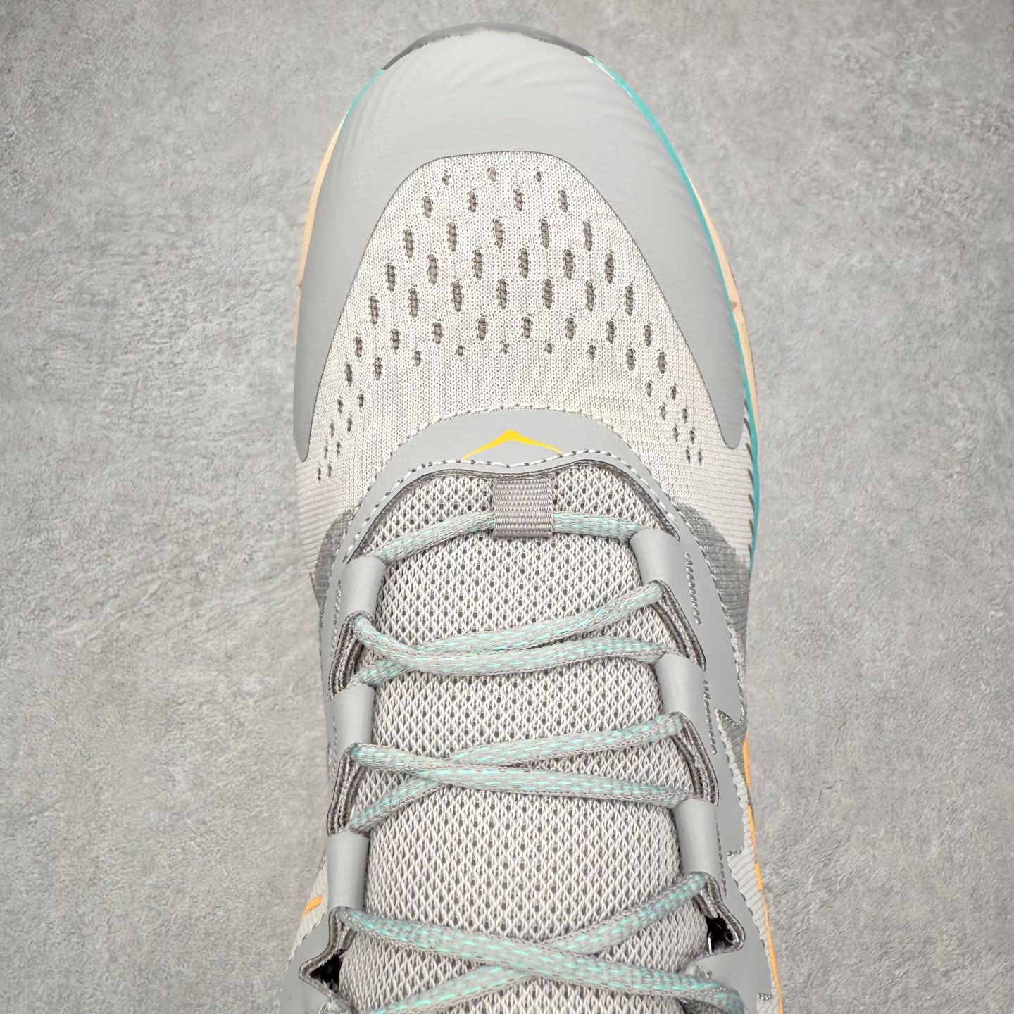 图片[4]-＃福利特价 HOKA ONE ONE SKY Float X 网布织物 舒适运动户外功能 减震防滑耐磨 低帮 生活休闲鞋 男女同款 HOKA ONE ONE是来自美国的跑步鞋知名品牌，创立于2009年，始终致力于为所有跑者提供更新、更好的跑步装备。相比常规跑鞋，HOKA ONE ONE特别研发使用性能独特的几何形跑鞋中底，此种鞋底更厚、更高、回弹性也更好，除了卓越的缓冲性能，它还能为各种阶段的跑者带来更具动感、更加稳定的跑步体验。HOKAONE ONE从设计之初就清楚意识到，要保证跑者步幅的均匀一致，双脚自然而然的运动至关重要。尺码：36 36.5 37.5 38 39 40 40.5 41 42 42.5 43 44 45-选品中心