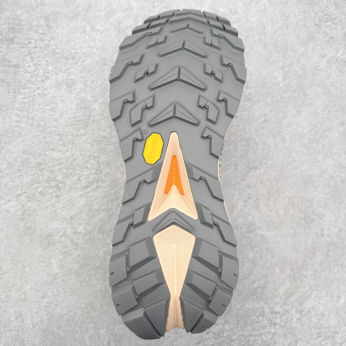 图片[9]-＃福利特价 HOKA ONE ONE SKY Float X 网布织物 舒适运动户外功能 减震防滑耐磨 低帮 生活休闲鞋 男女同款 HOKA ONE ONE是来自美国的跑步鞋知名品牌，创立于2009年，始终致力于为所有跑者提供更新、更好的跑步装备。相比常规跑鞋，HOKA ONE ONE特别研发使用性能独特的几何形跑鞋中底，此种鞋底更厚、更高、回弹性也更好，除了卓越的缓冲性能，它还能为各种阶段的跑者带来更具动感、更加稳定的跑步体验。HOKAONE ONE从设计之初就清楚意识到，要保证跑者步幅的均匀一致，双脚自然而然的运动至关重要。尺码：36 36.5 37.5 38 39 40 40.5 41 42 42.5 43 44 45-选品中心