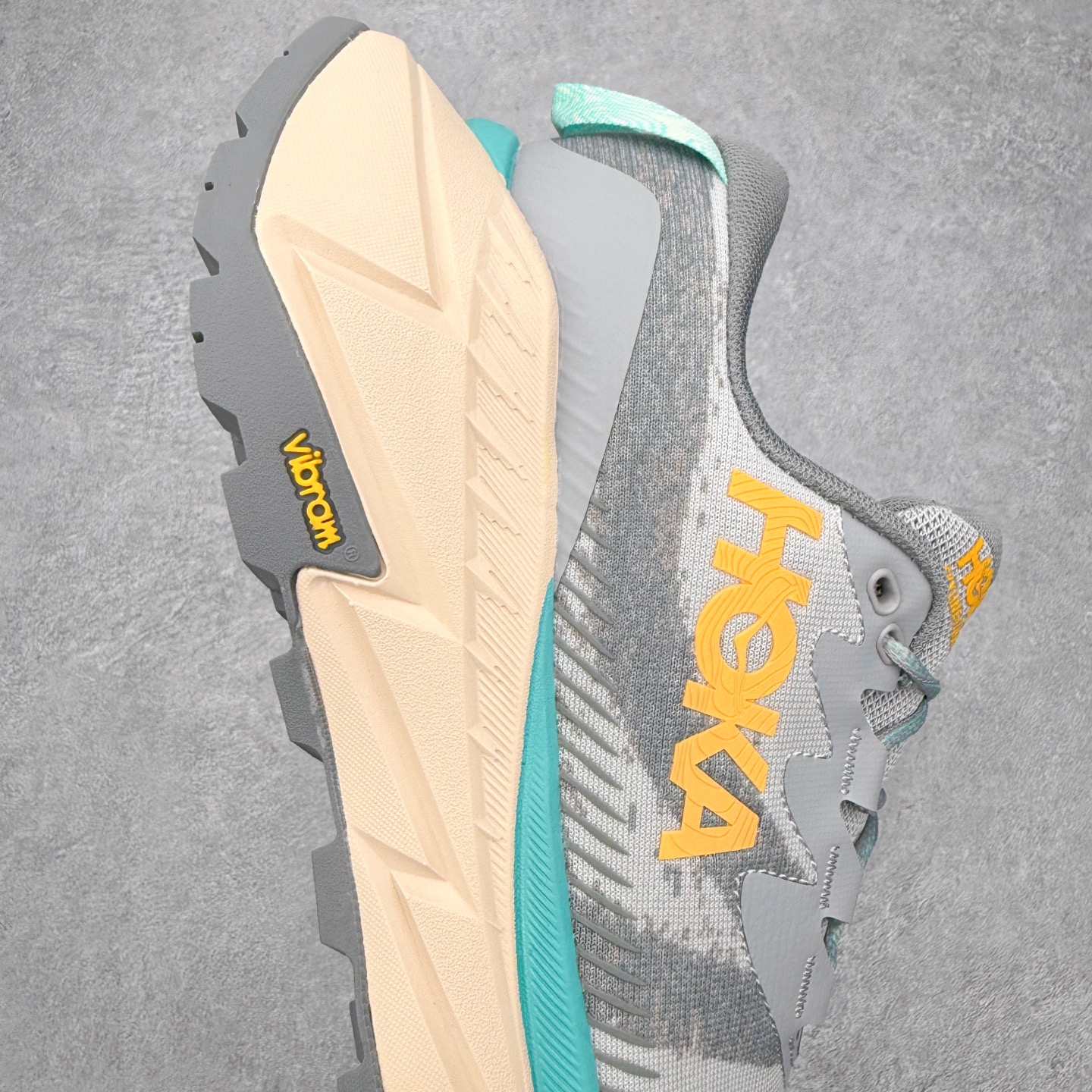 图片[6]-＃福利特价 HOKA ONE ONE SKY Float X 网布织物 舒适运动户外功能 减震防滑耐磨 低帮 生活休闲鞋 男女同款 HOKA ONE ONE是来自美国的跑步鞋知名品牌，创立于2009年，始终致力于为所有跑者提供更新、更好的跑步装备。相比常规跑鞋，HOKA ONE ONE特别研发使用性能独特的几何形跑鞋中底，此种鞋底更厚、更高、回弹性也更好，除了卓越的缓冲性能，它还能为各种阶段的跑者带来更具动感、更加稳定的跑步体验。HOKAONE ONE从设计之初就清楚意识到，要保证跑者步幅的均匀一致，双脚自然而然的运动至关重要。尺码：36 36.5 37.5 38 39 40 40.5 41 42 42.5 43 44 45-选品中心