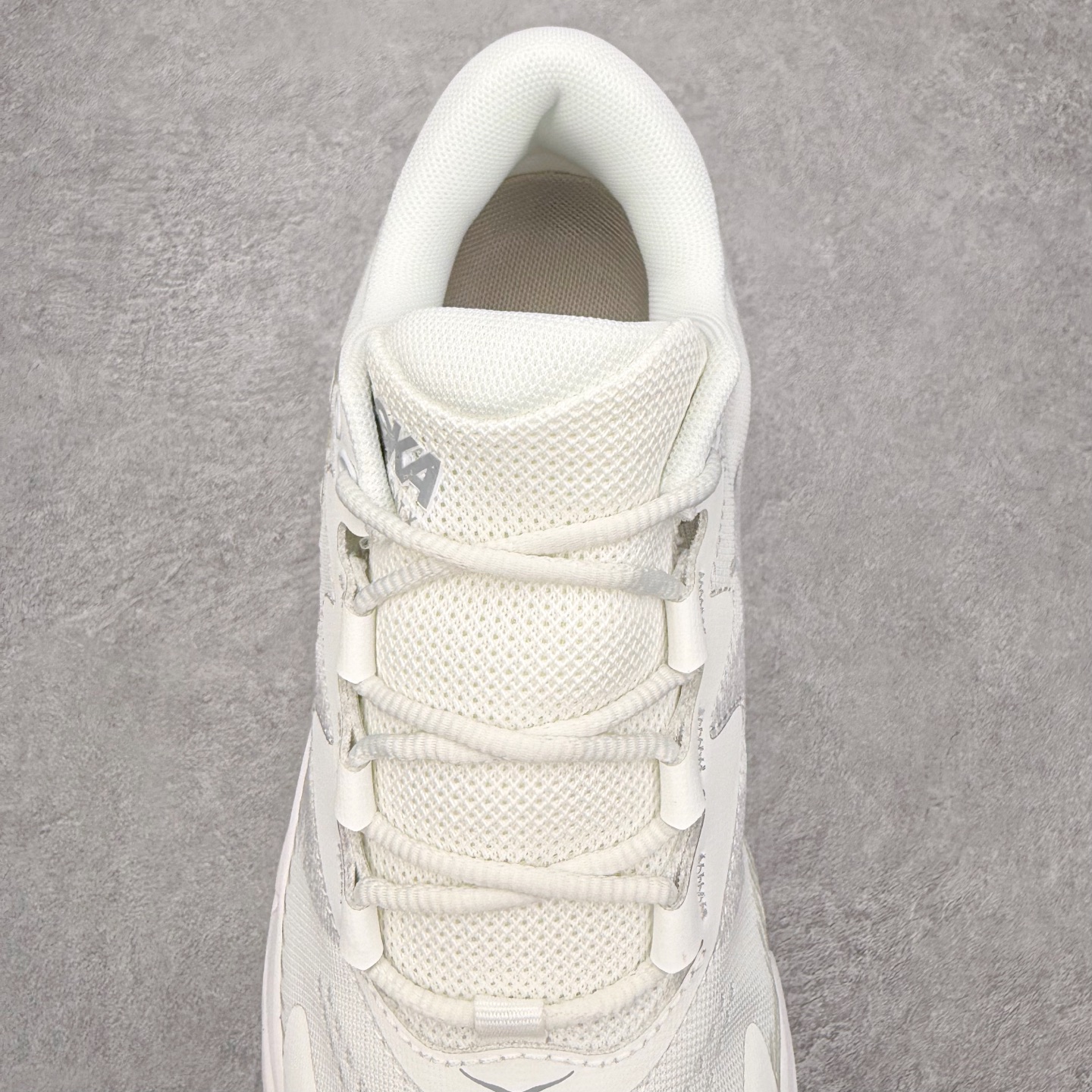 图片[5]-＃福利特价 HOKA ONE ONE SKY Float X 网布织物 舒适运动户外功能 减震防滑耐磨 低帮 生活休闲鞋 男女同款 HOKA ONE ONE是来自美国的跑步鞋知名品牌，创立于2009年，始终致力于为所有跑者提供更新、更好的跑步装备。相比常规跑鞋，HOKA ONE ONE特别研发使用性能独特的几何形跑鞋中底，此种鞋底更厚、更高、回弹性也更好，除了卓越的缓冲性能，它还能为各种阶段的跑者带来更具动感、更加稳定的跑步体验。HOKAONE ONE从设计之初就清楚意识到，要保证跑者步幅的均匀一致，双脚自然而然的运动至关重要。尺码：36 36.5 37.5 38 39 40 40.5 41 42 42.5 43 44 45-选品中心