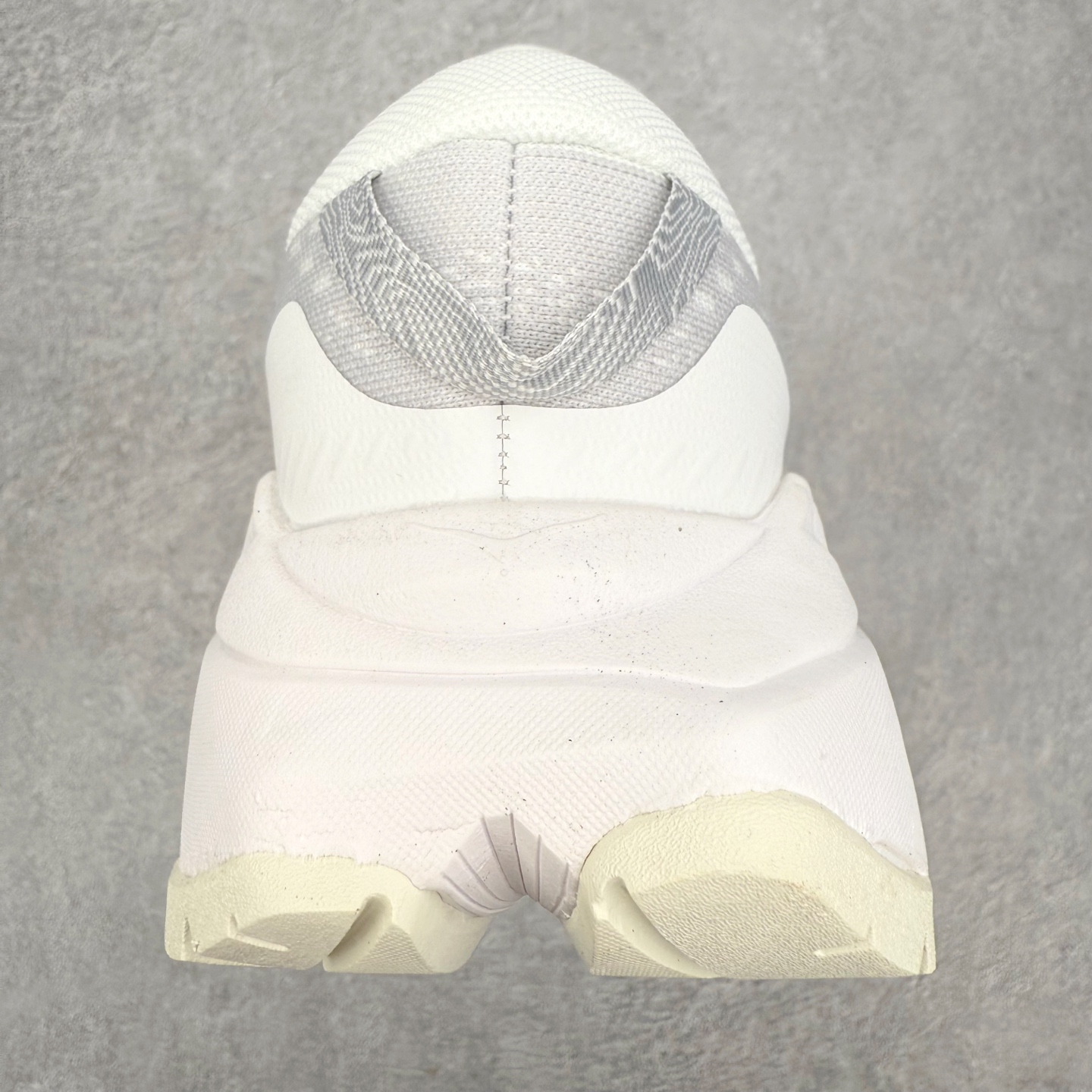 图片[8]-＃福利特价 HOKA ONE ONE SKY Float X 网布织物 舒适运动户外功能 减震防滑耐磨 低帮 生活休闲鞋 男女同款 HOKA ONE ONE是来自美国的跑步鞋知名品牌，创立于2009年，始终致力于为所有跑者提供更新、更好的跑步装备。相比常规跑鞋，HOKA ONE ONE特别研发使用性能独特的几何形跑鞋中底，此种鞋底更厚、更高、回弹性也更好，除了卓越的缓冲性能，它还能为各种阶段的跑者带来更具动感、更加稳定的跑步体验。HOKAONE ONE从设计之初就清楚意识到，要保证跑者步幅的均匀一致，双脚自然而然的运动至关重要。尺码：36 36.5 37.5 38 39 40 40.5 41 42 42.5 43 44 45-选品中心