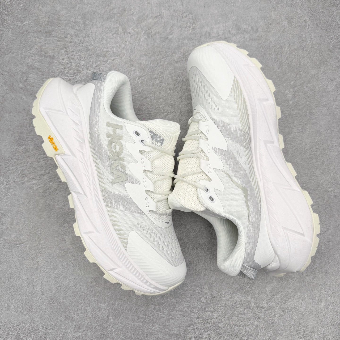 图片[3]-＃福利特价 HOKA ONE ONE SKY Float X 网布织物 舒适运动户外功能 减震防滑耐磨 低帮 生活休闲鞋 男女同款 HOKA ONE ONE是来自美国的跑步鞋知名品牌，创立于2009年，始终致力于为所有跑者提供更新、更好的跑步装备。相比常规跑鞋，HOKA ONE ONE特别研发使用性能独特的几何形跑鞋中底，此种鞋底更厚、更高、回弹性也更好，除了卓越的缓冲性能，它还能为各种阶段的跑者带来更具动感、更加稳定的跑步体验。HOKAONE ONE从设计之初就清楚意识到，要保证跑者步幅的均匀一致，双脚自然而然的运动至关重要。尺码：36 36.5 37.5 38 39 40 40.5 41 42 42.5 43 44 45-选品中心