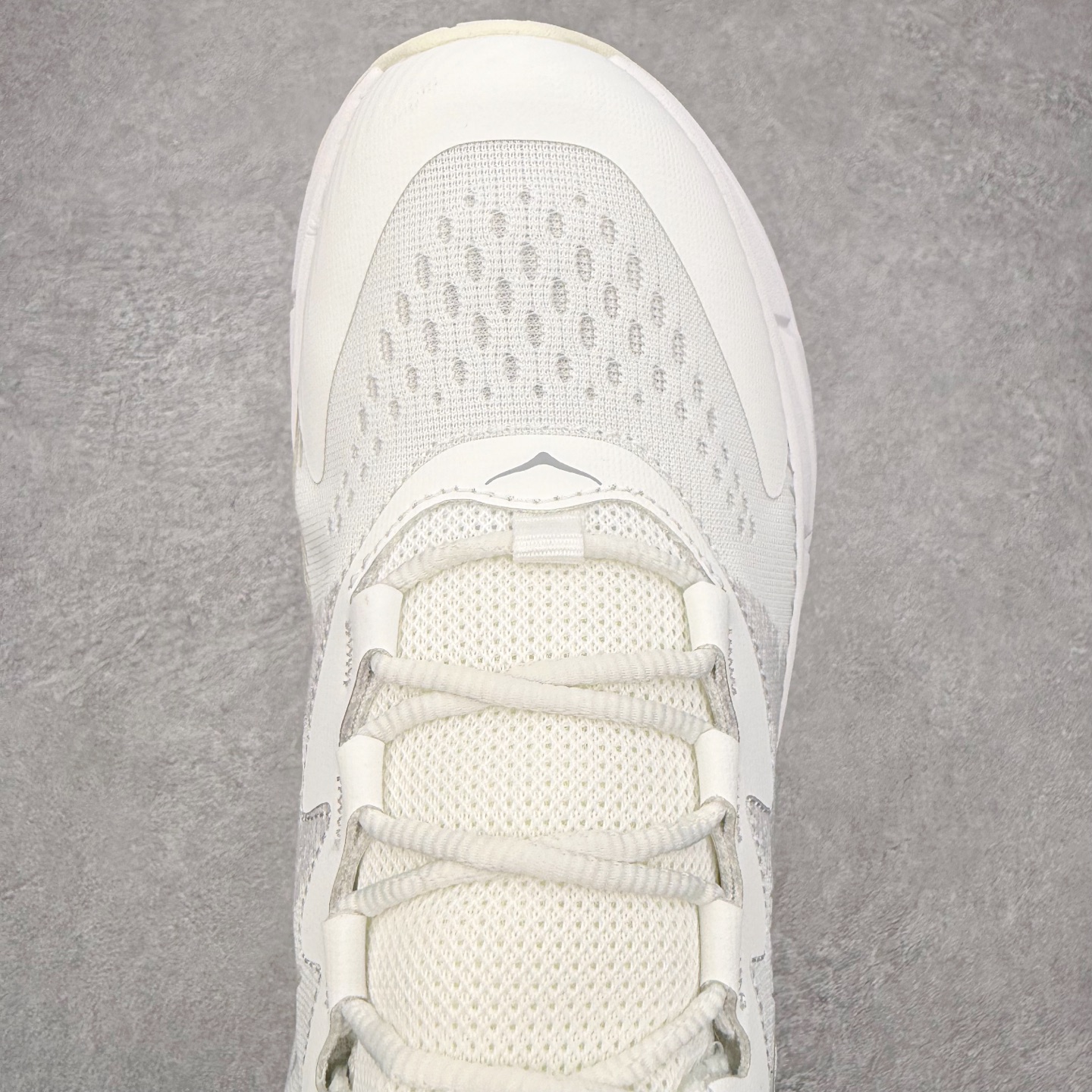 图片[4]-＃福利特价 HOKA ONE ONE SKY Float X 网布织物 舒适运动户外功能 减震防滑耐磨 低帮 生活休闲鞋 男女同款 HOKA ONE ONE是来自美国的跑步鞋知名品牌，创立于2009年，始终致力于为所有跑者提供更新、更好的跑步装备。相比常规跑鞋，HOKA ONE ONE特别研发使用性能独特的几何形跑鞋中底，此种鞋底更厚、更高、回弹性也更好，除了卓越的缓冲性能，它还能为各种阶段的跑者带来更具动感、更加稳定的跑步体验。HOKAONE ONE从设计之初就清楚意识到，要保证跑者步幅的均匀一致，双脚自然而然的运动至关重要。尺码：36 36.5 37.5 38 39 40 40.5 41 42 42.5 43 44 45-选品中心