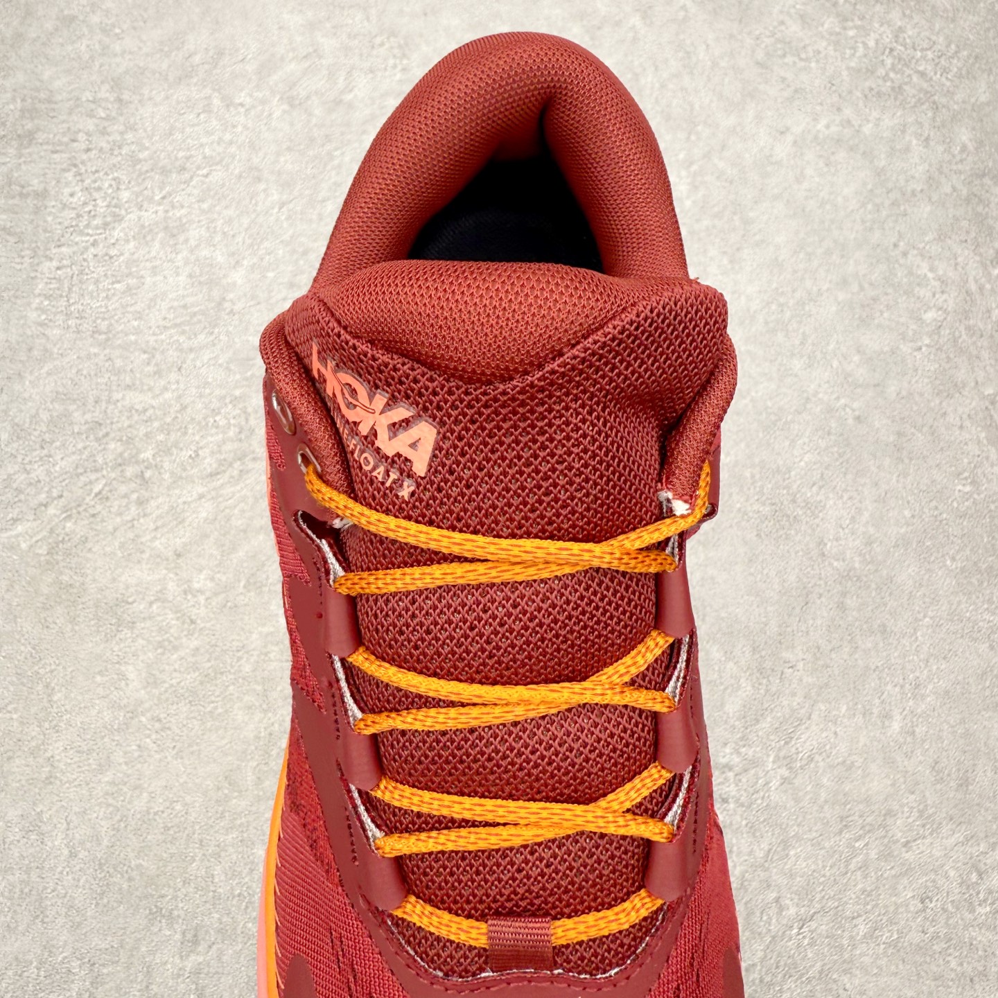 图片[5]-＃福利特价 HOKA ONE ONE SKY Float X 网布织物 舒适运动户外功能 减震防滑耐磨 低帮 生活休闲鞋 男女同款 HOKA ONE ONE是来自美国的跑步鞋知名品牌，创立于2009年，始终致力于为所有跑者提供更新、更好的跑步装备。相比常规跑鞋，HOKA ONE ONE特别研发使用性能独特的几何形跑鞋中底，此种鞋底更厚、更高、回弹性也更好，除了卓越的缓冲性能，它还能为各种阶段的跑者带来更具动感、更加稳定的跑步体验。HOKAONE ONE从设计之初就清楚意识到，要保证跑者步幅的均匀一致，双脚自然而然的运动至关重要。尺码：36 36.5 37.5 38 39 40 40.5 41 42 42.5 43 44 45-选品中心